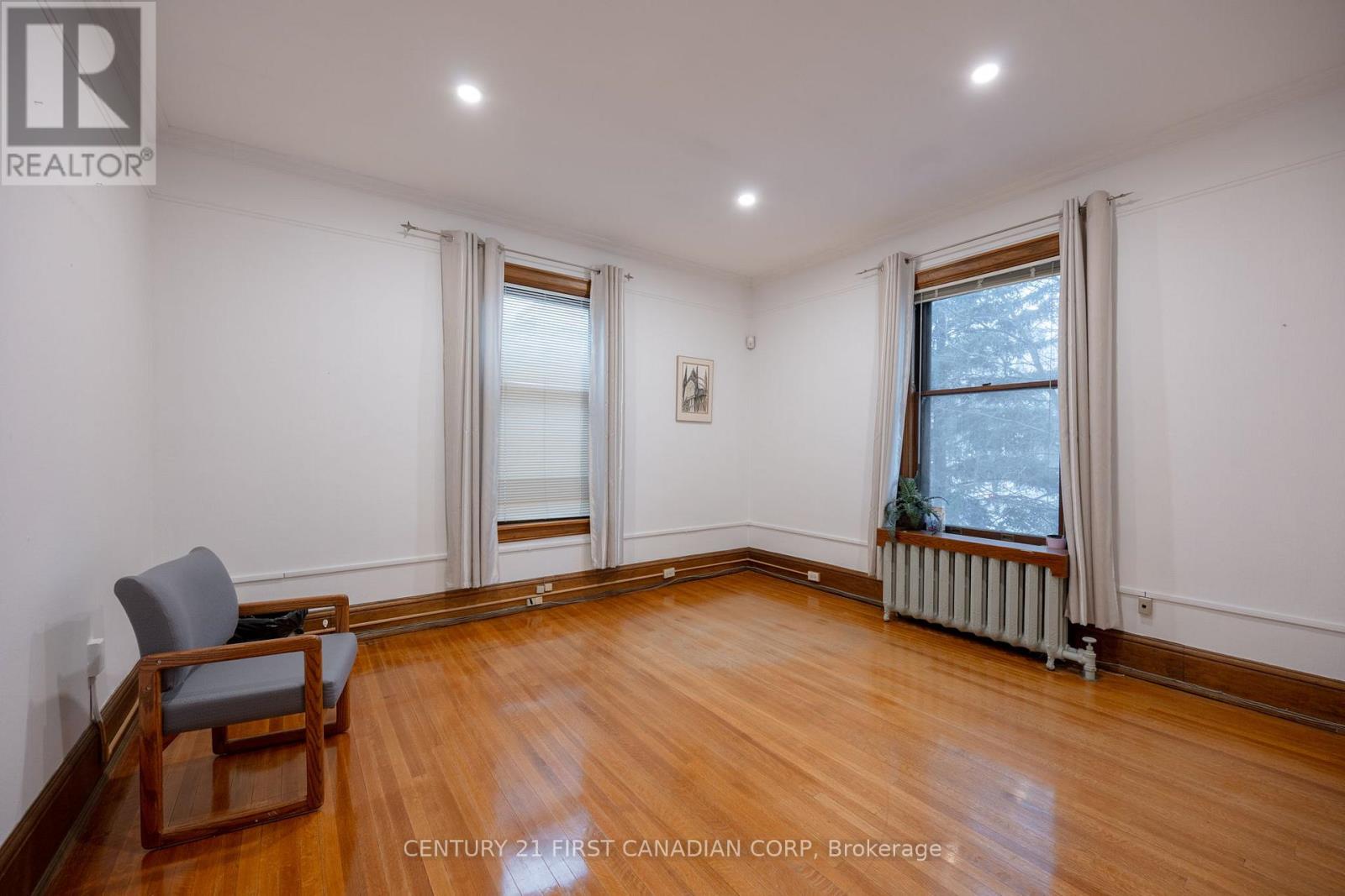 Entire Second Floor - 400 Queens Avenue, London East, Ontario N6B 1X9 - Photo 7 - X12738058