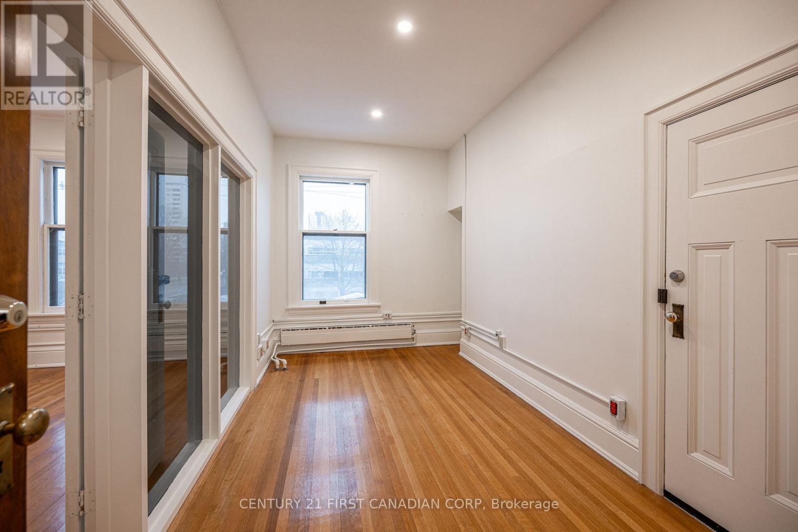 Entire Second Floor - 400 Queens Avenue, London East, Ontario N6B 1X9 - Photo 8 - X12738058