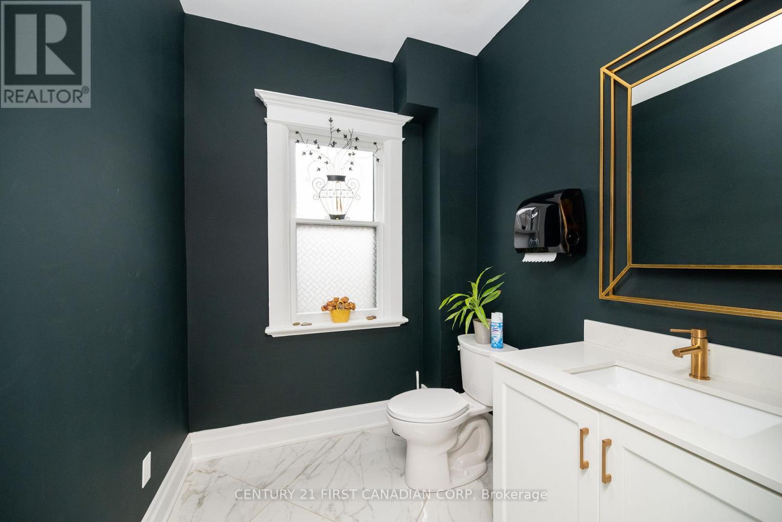 2nd & 3rd Floor Offices - 408 Queens Avenue, London East (East F), Ontario  N6B 1X9 - Photo 3 - X12738062