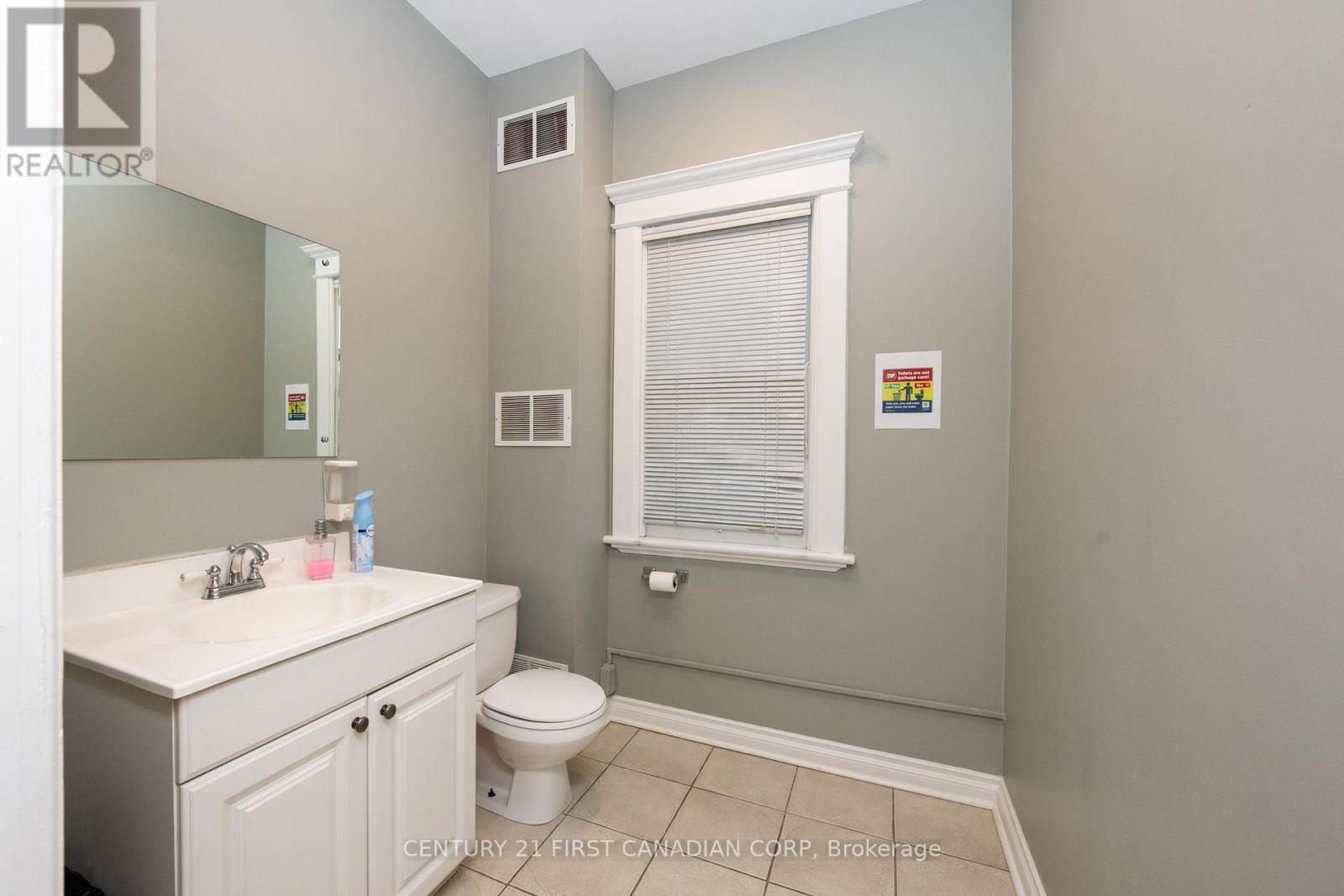 Second Floor (4 Units) - 410 Queens Avenue, London East (East F), Ontario  N6B 1X9 - Photo 5 - X12738064