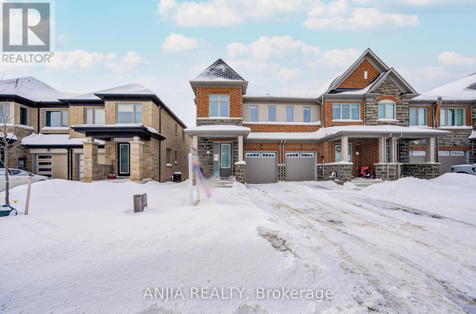 143 Lageer Drive, Whitchurch-Stouffville, Ontario  L4A 4V2 - Photo 2 - N12738050