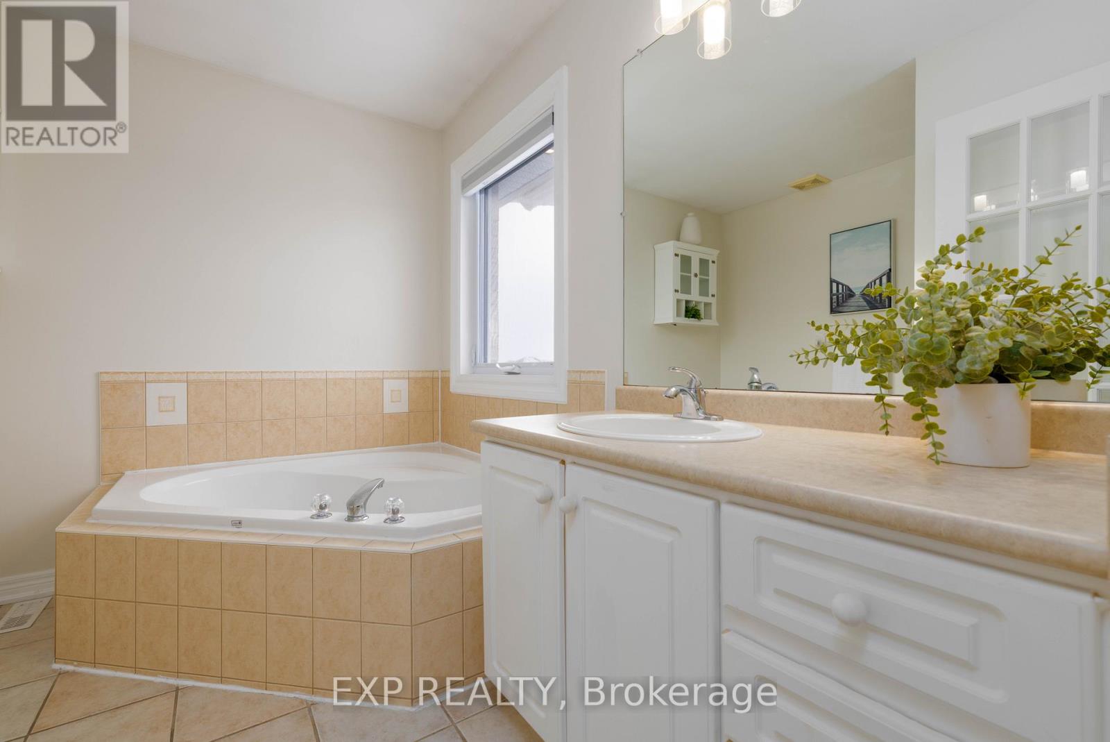 36 Ivygreen Road, Georgina, Ontario  L4P 4B7 - Photo 21 - N12738090