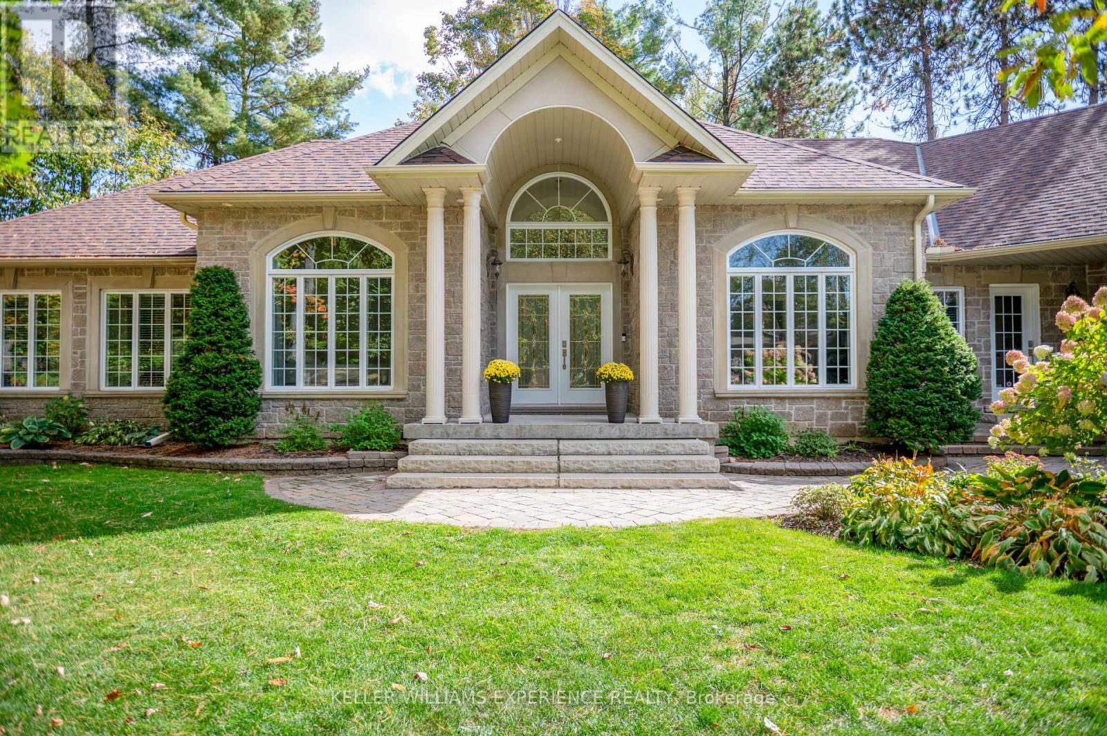 7 Highland Drive, Oro-Medonte (Horseshoe Valley), Ontario  L0L 2L0 - Photo 2 - S12738084