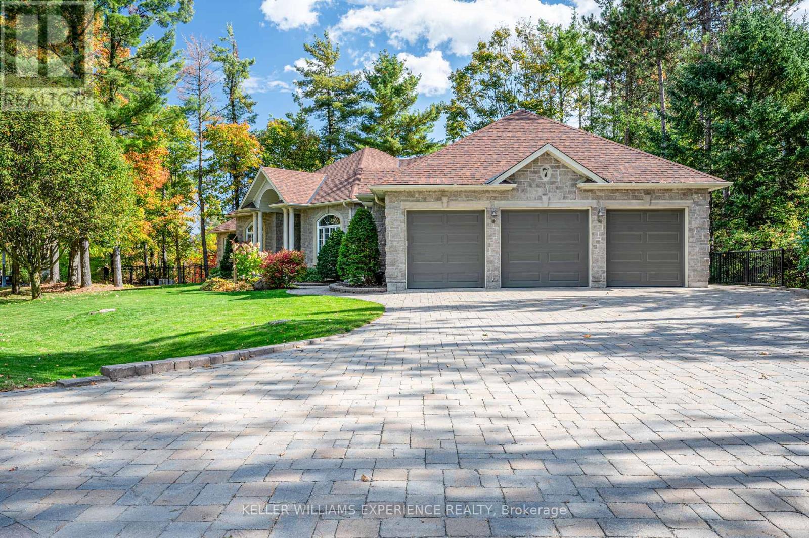7 Highland Drive, Oro-Medonte (Horseshoe Valley), Ontario  L0L 2L0 - Photo 3 - S12738084