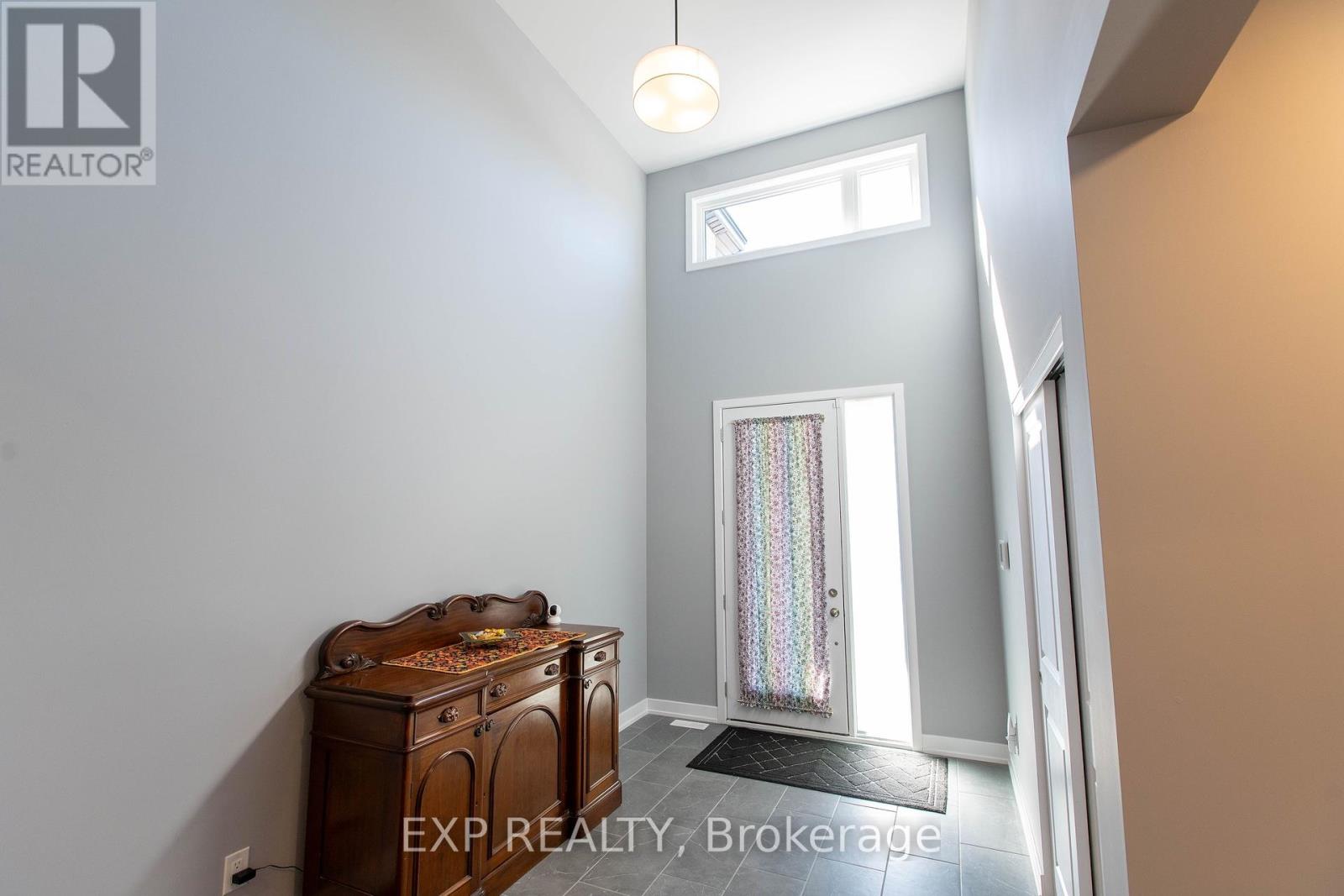 111 Frank Fisher Crescent, Mississippi Mills, Ontario  K0A 1A0 - Photo 2 - X12737462