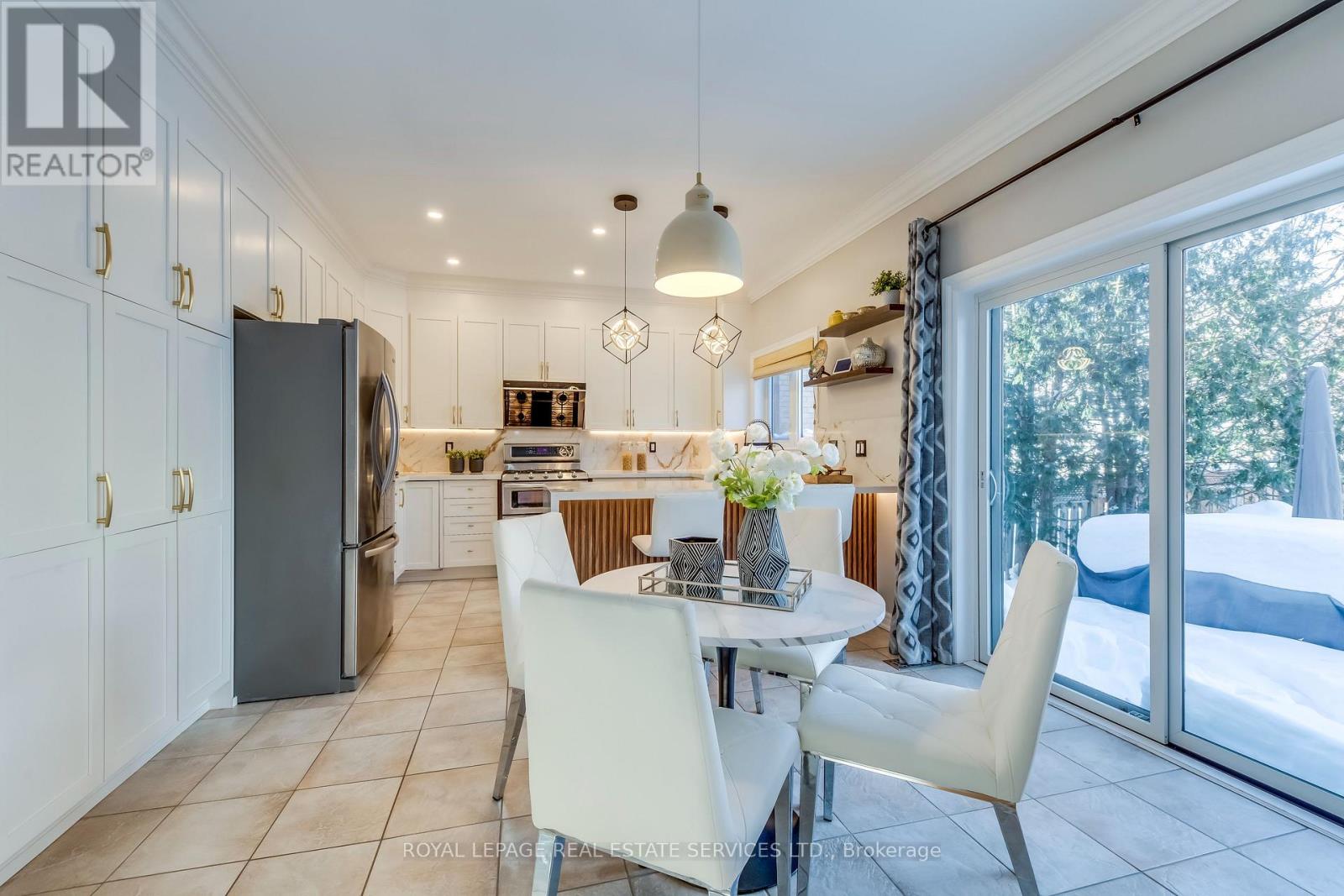 1109 Kestell Boulevard, Oakville, Ontario  L6H 7M5 - Photo 12 - W12738042