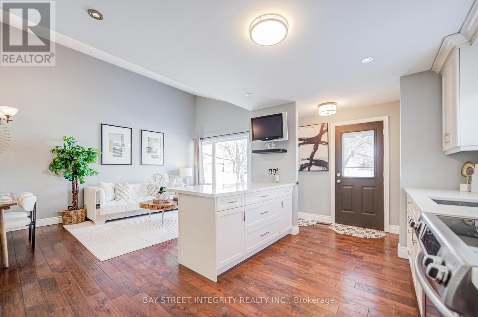 1224 Grange Road, Oakville, Ontario  L6H 1P7 - Photo 3 - W12738066