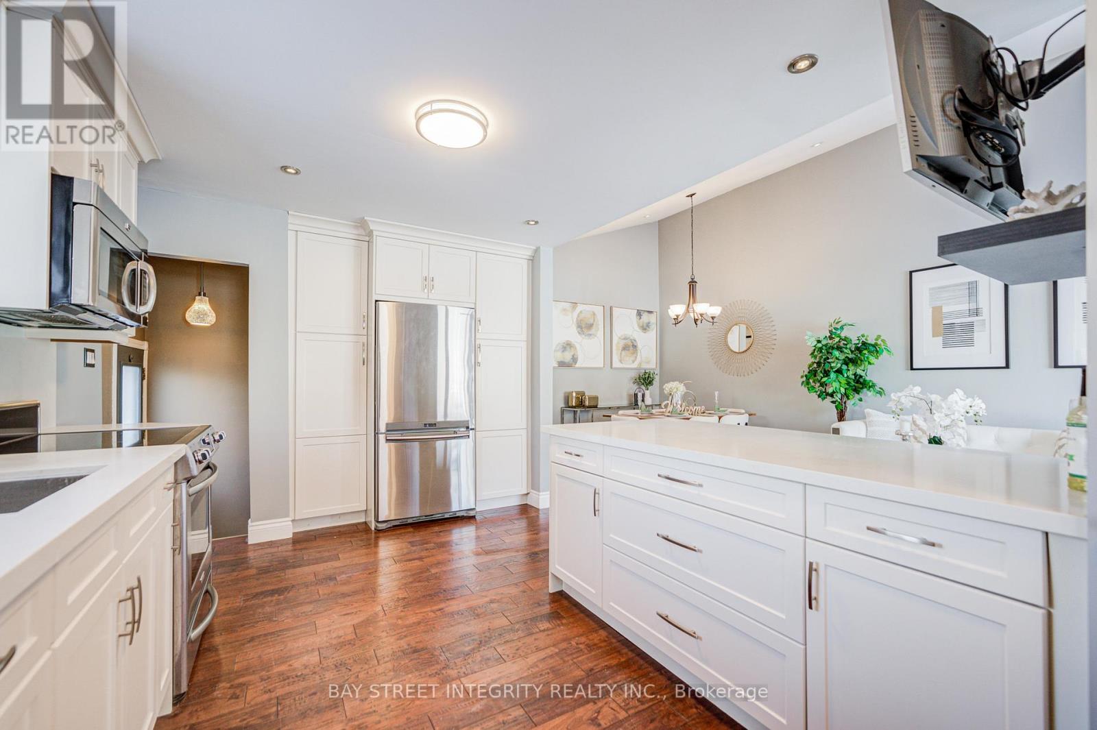 1224 Grange Road, Oakville, Ontario  L6H 1P7 - Photo 4 - W12738066