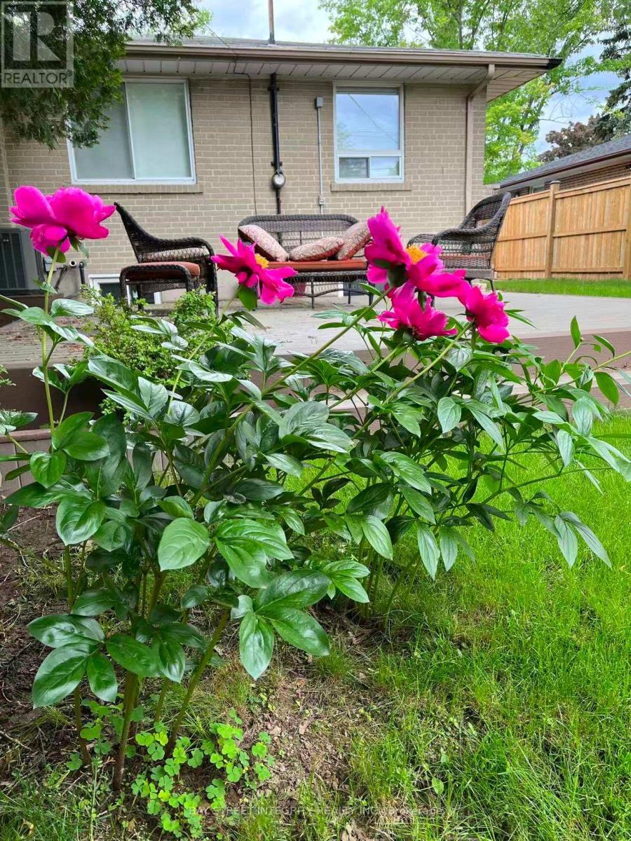 1224 Grange Road, Oakville, Ontario  L6H 1P7 - Photo 45 - W12738066