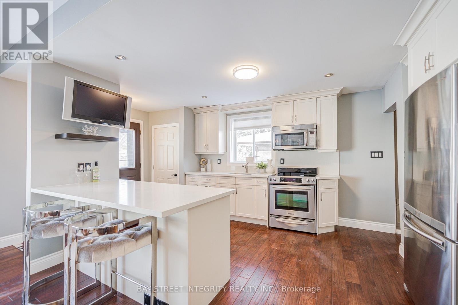 1224 Grange Road, Oakville, Ontario  L6H 1P7 - Photo 8 - W12738066