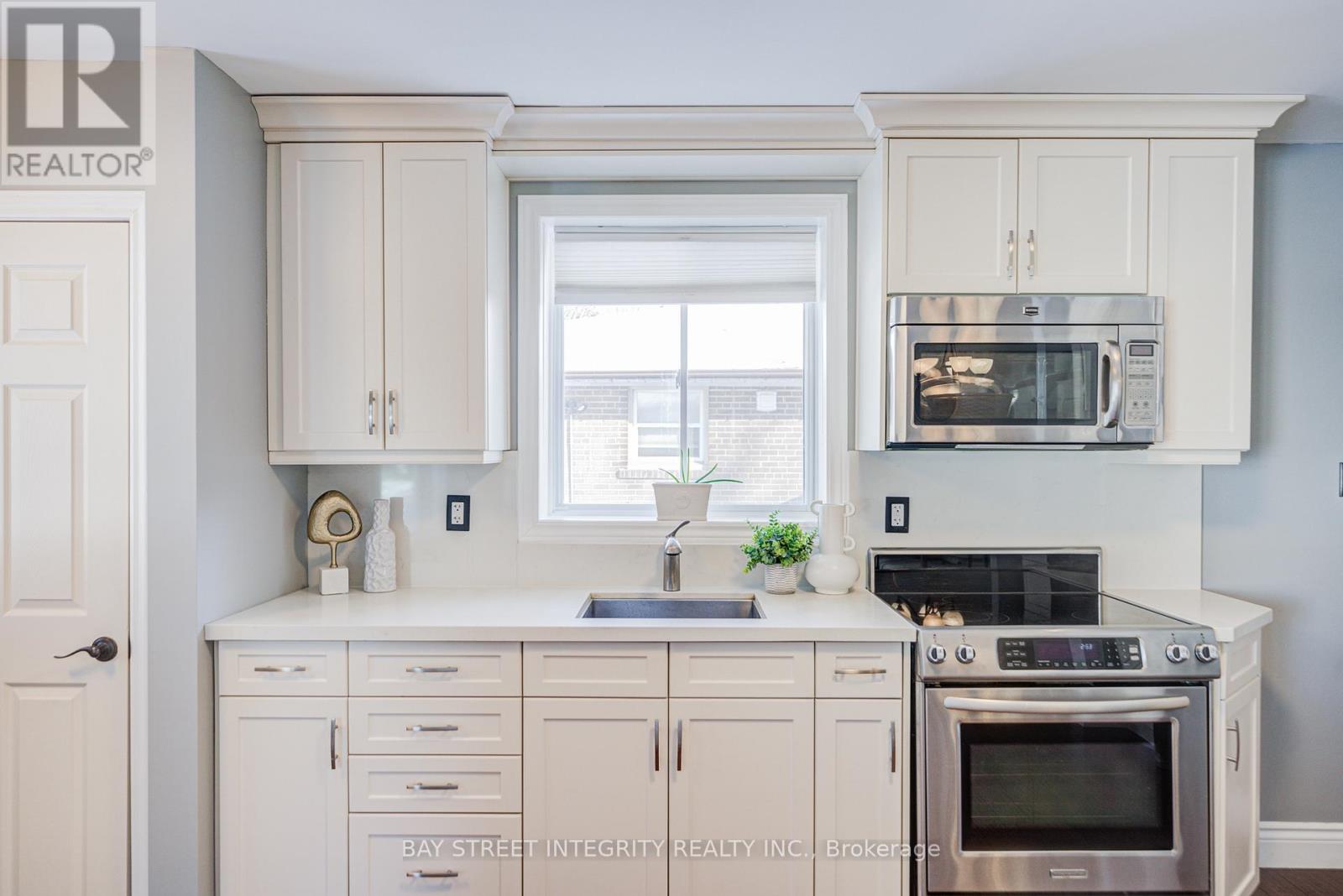 1224 Grange Road, Oakville, Ontario  L6H 1P7 - Photo 9 - W12738066