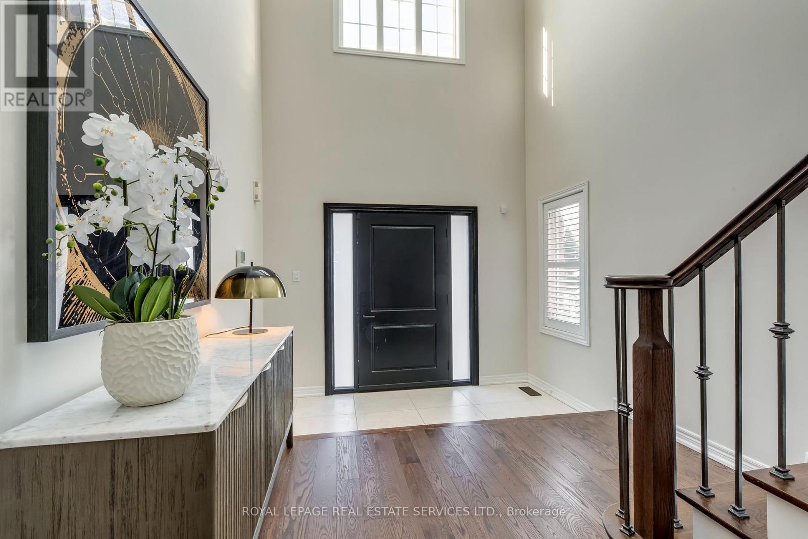 2467 Chaplin Road, Oakville, Ontario  L6H 7L6 - Photo 5 - W12738102