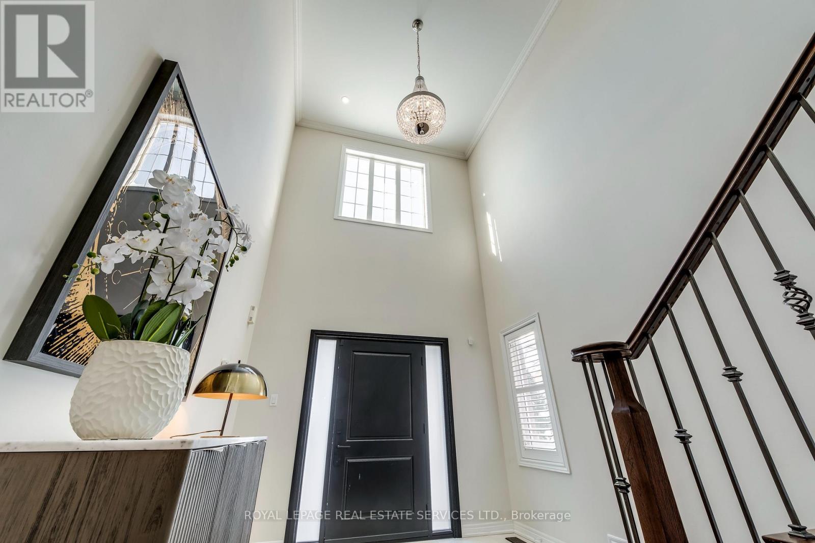 2467 Chaplin Road, Oakville, Ontario  L6H 7L6 - Photo 6 - W12738102