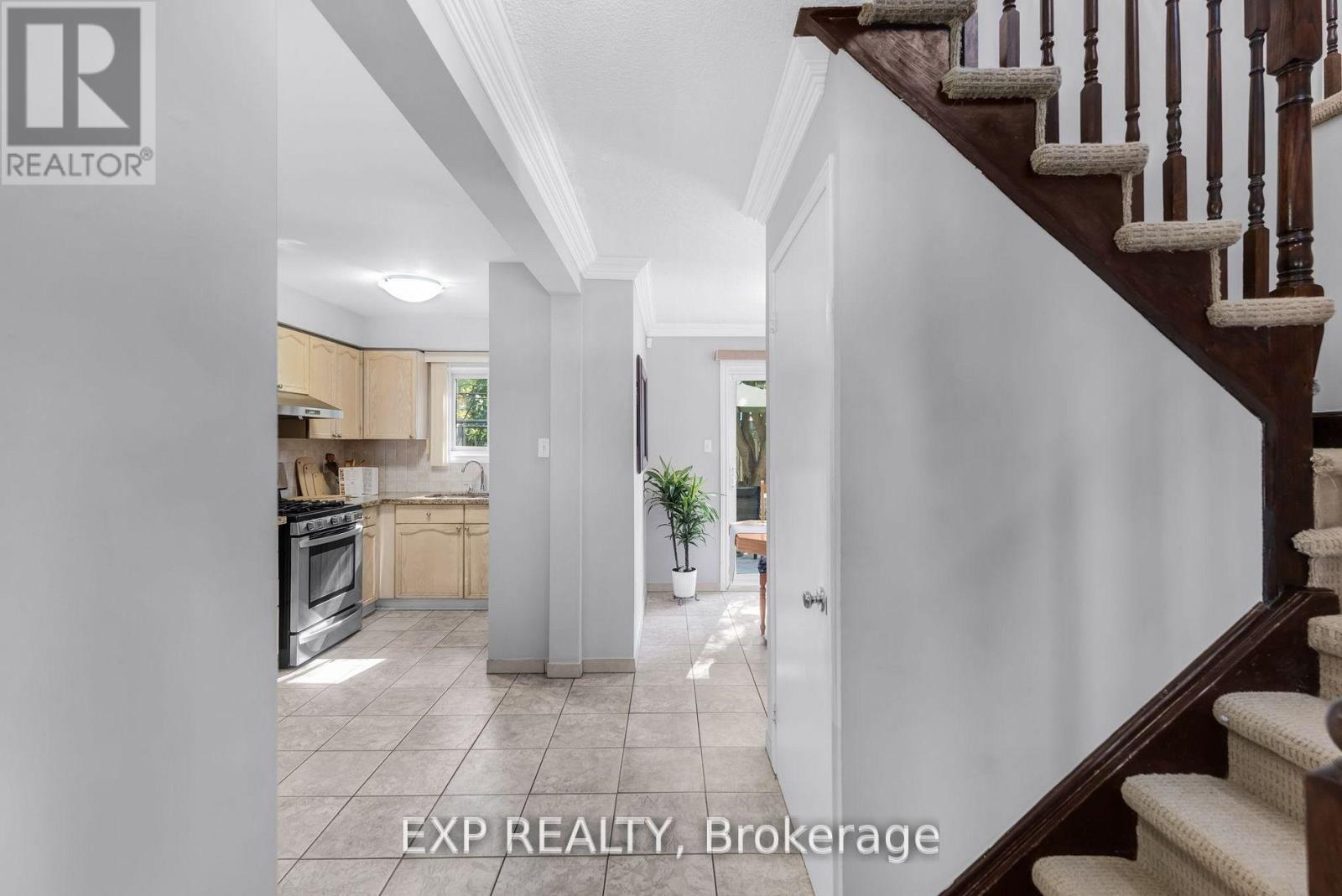 148 Taylorwood Avenue, Caledon, Ontario  L7E 1H8 - Photo 5 - W12738116