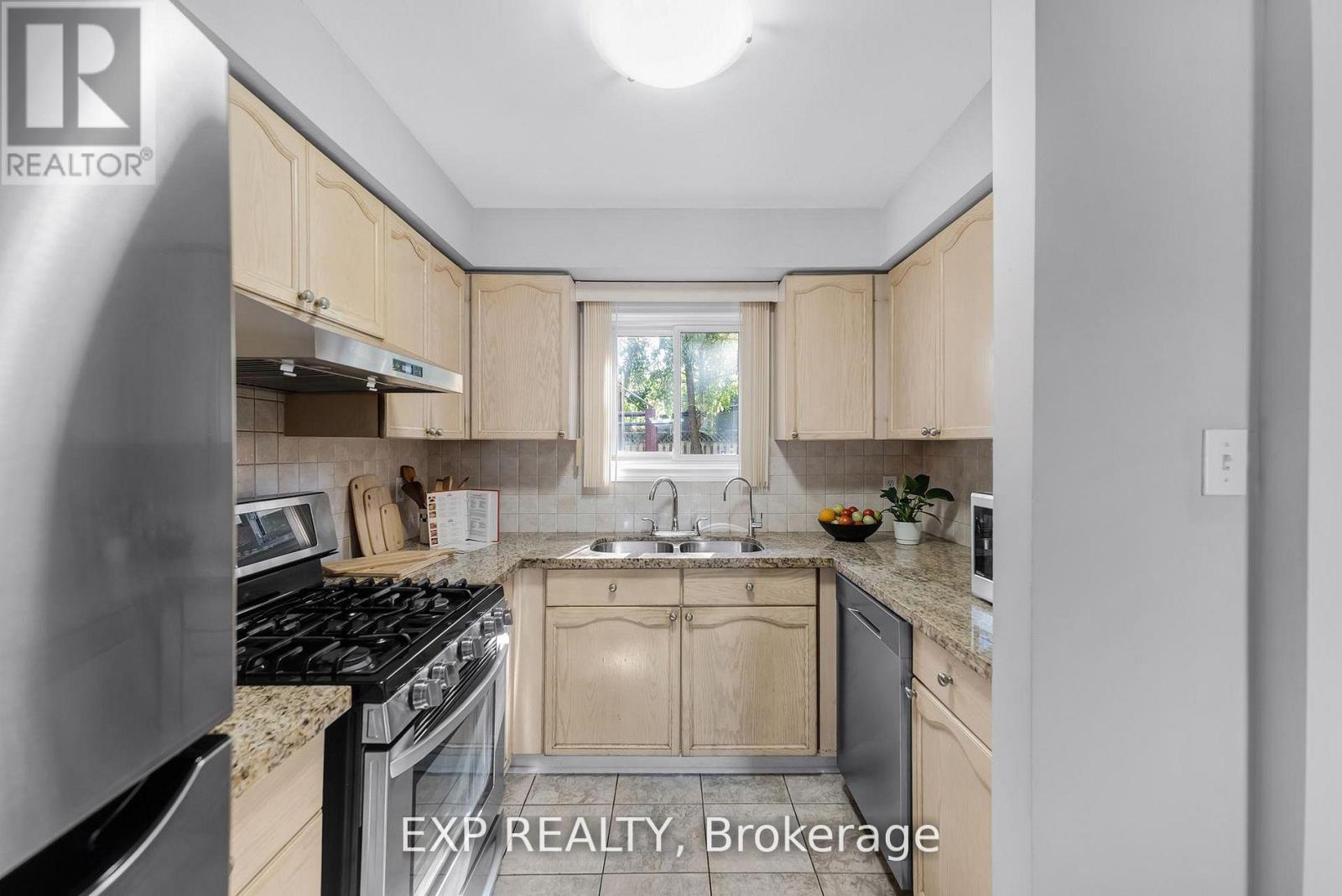 148 Taylorwood Avenue, Caledon, Ontario  L7E 1H8 - Photo 6 - W12738116