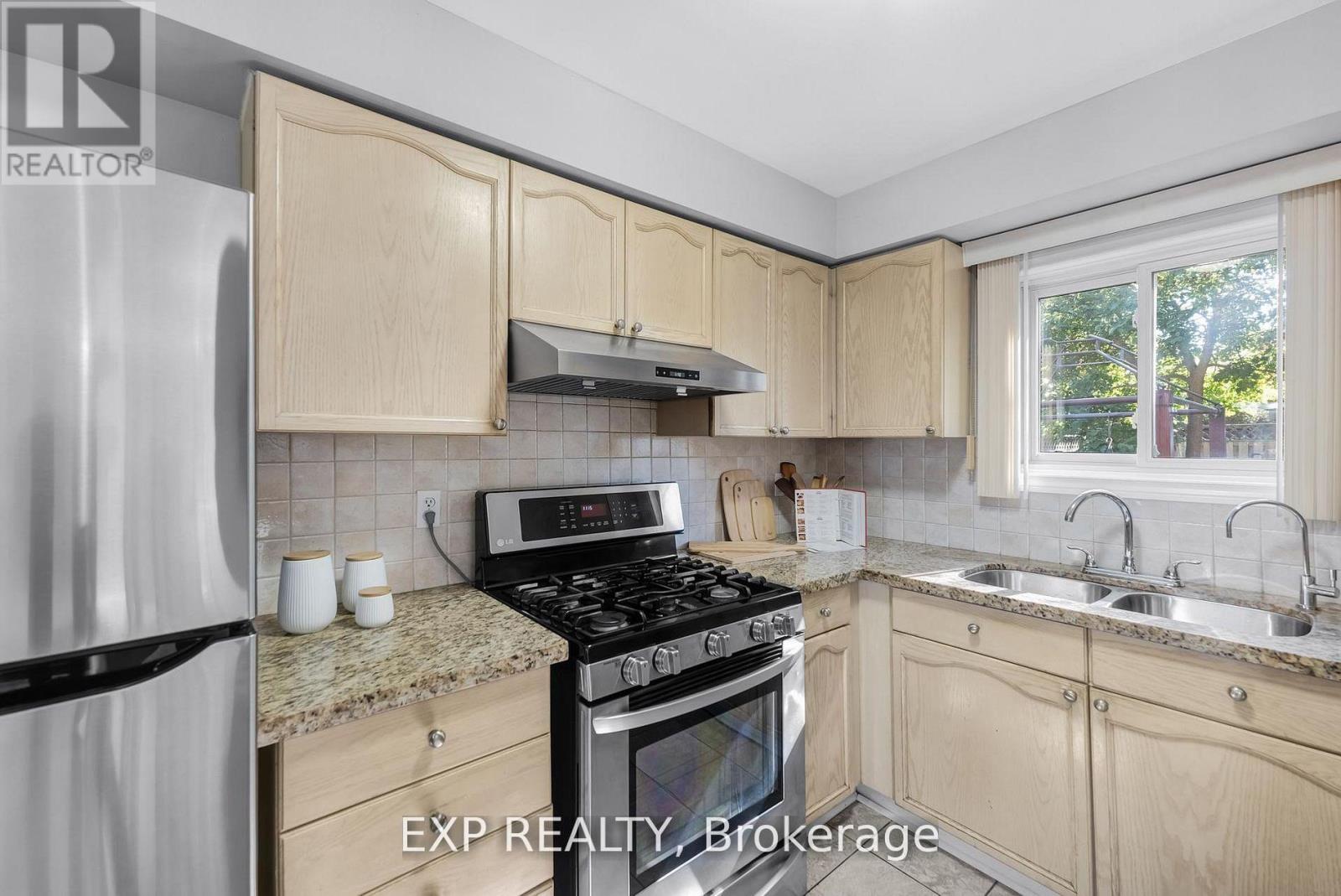 148 Taylorwood Avenue, Caledon, Ontario  L7E 1H8 - Photo 8 - W12738116