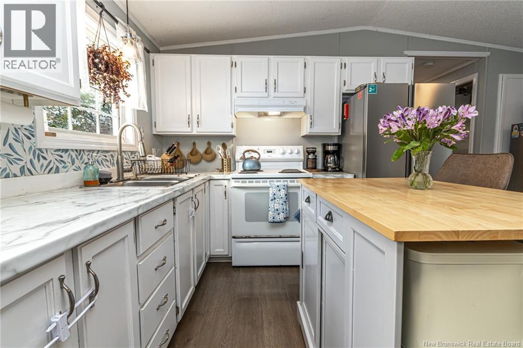 23 Greystone Court, Fredericton, New Brunswick  E3B 6R5 - Photo 7 - NB131019