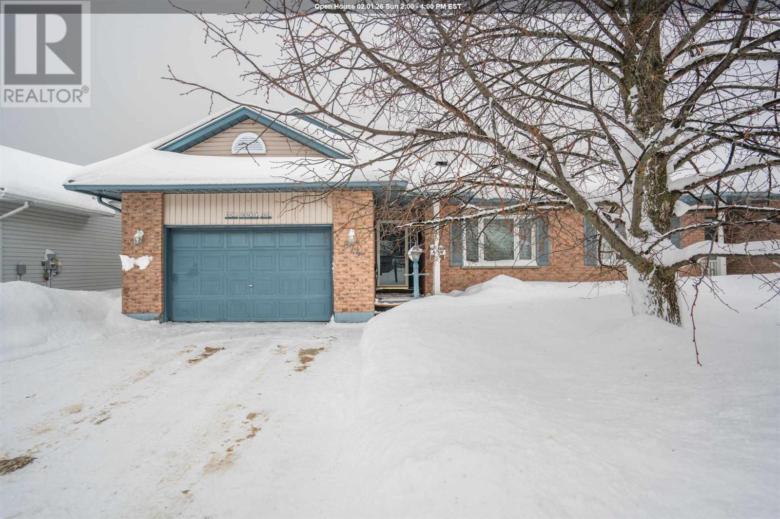 874 Lake St, Sault Ste. Marie, Ontario  P6B 6K2 - Photo 1 - SM260045