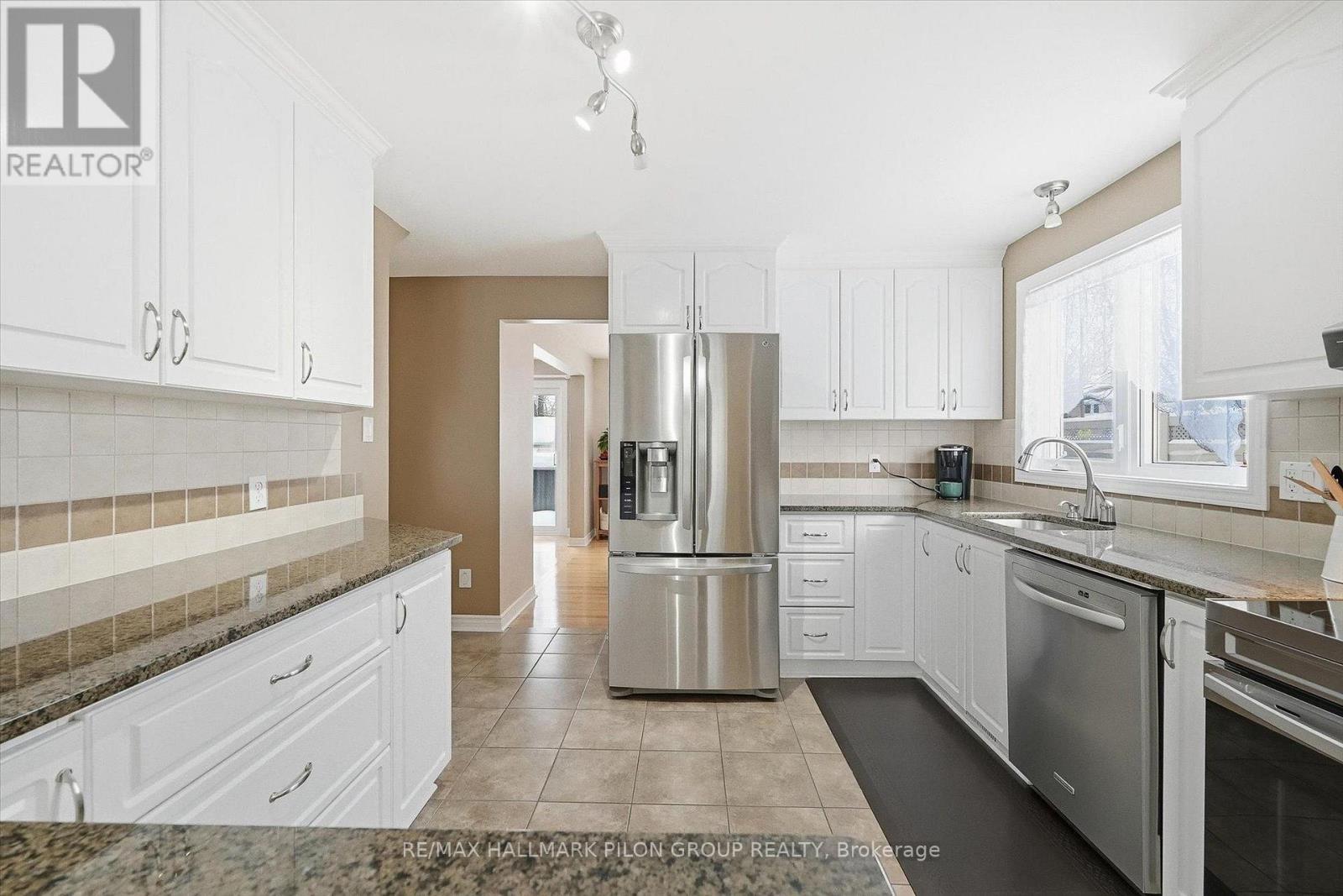 6093 Des Treflieres Gardens, Ottawa, Ontario  K1C 5T6 - Photo 4 - X12738170