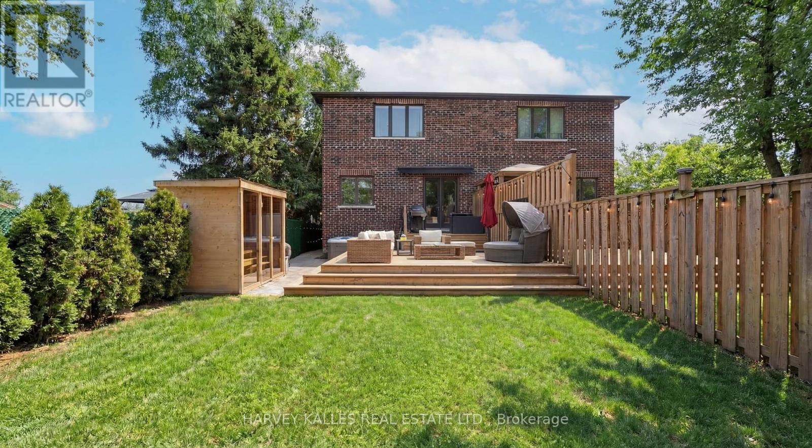 957 Eighth Street, Mississauga, Ontario  L5E 1R6 - Photo 2 - W12736306