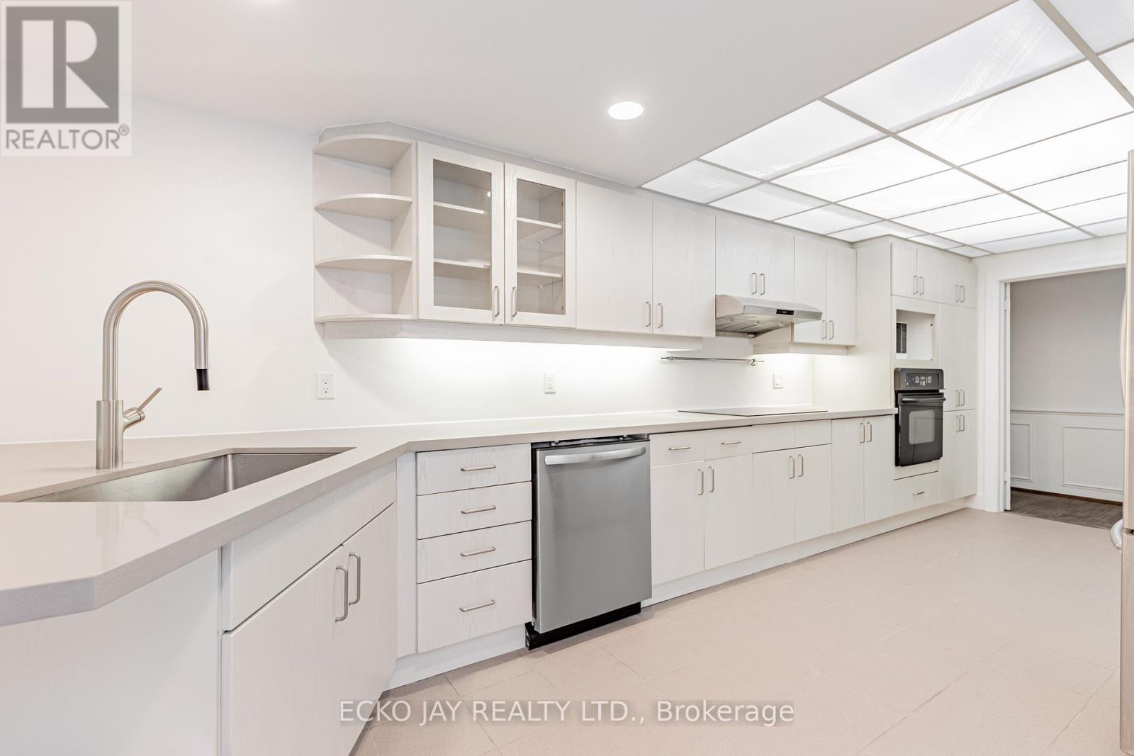 79 Larkfield Drive, Toronto, Ontario  M3B 2H5 - Photo 6 - C12488030