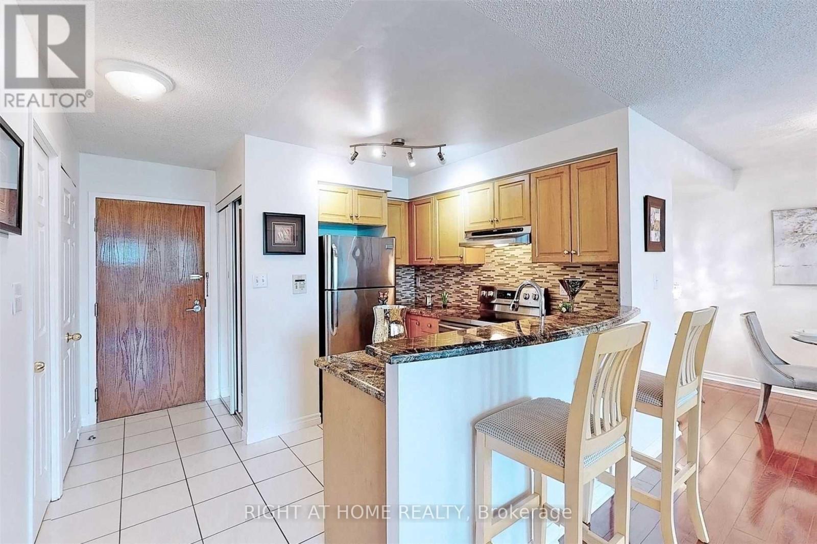 1601 - 7 Lorraine Drive, Toronto, Ontario  M2N 7H2 - Photo 13 - C12711558