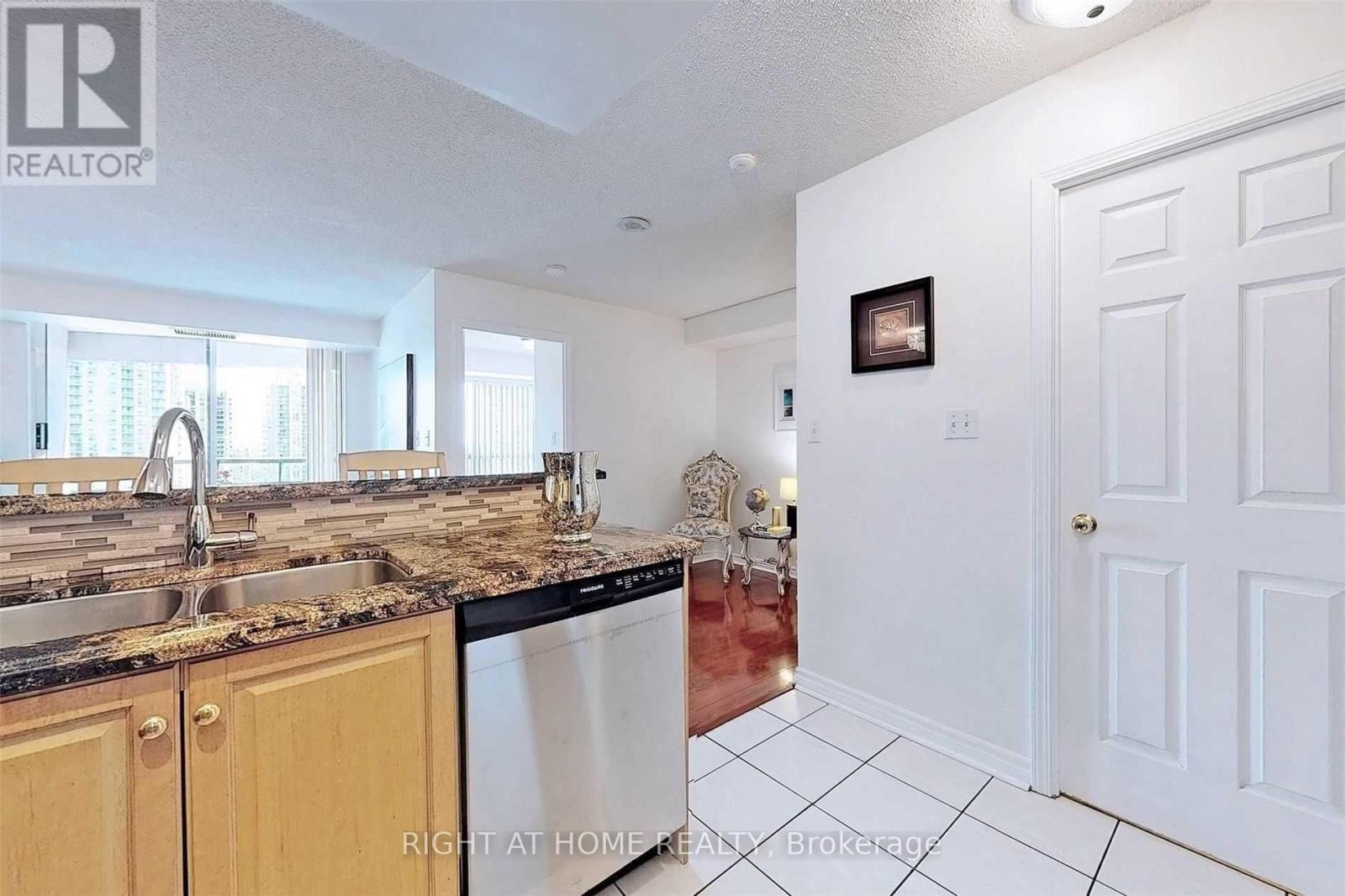 1601 - 7 Lorraine Drive, Toronto, Ontario  M2N 7H2 - Photo 19 - C12711558