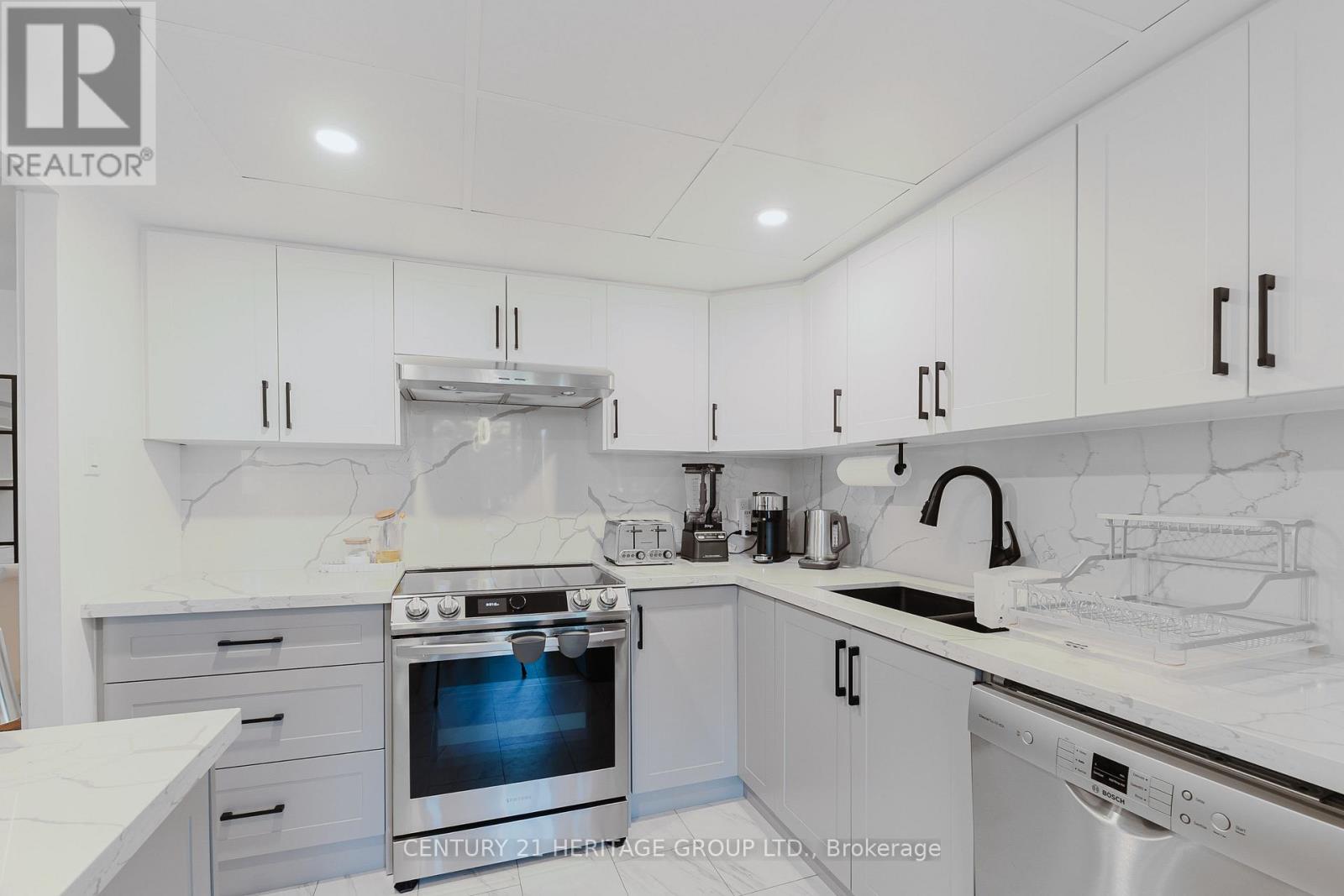 203 - 40 Harding Blvd Boulevard W, Richmond Hill, Ontario  L4C 9S5 - Photo 10 - N12486383