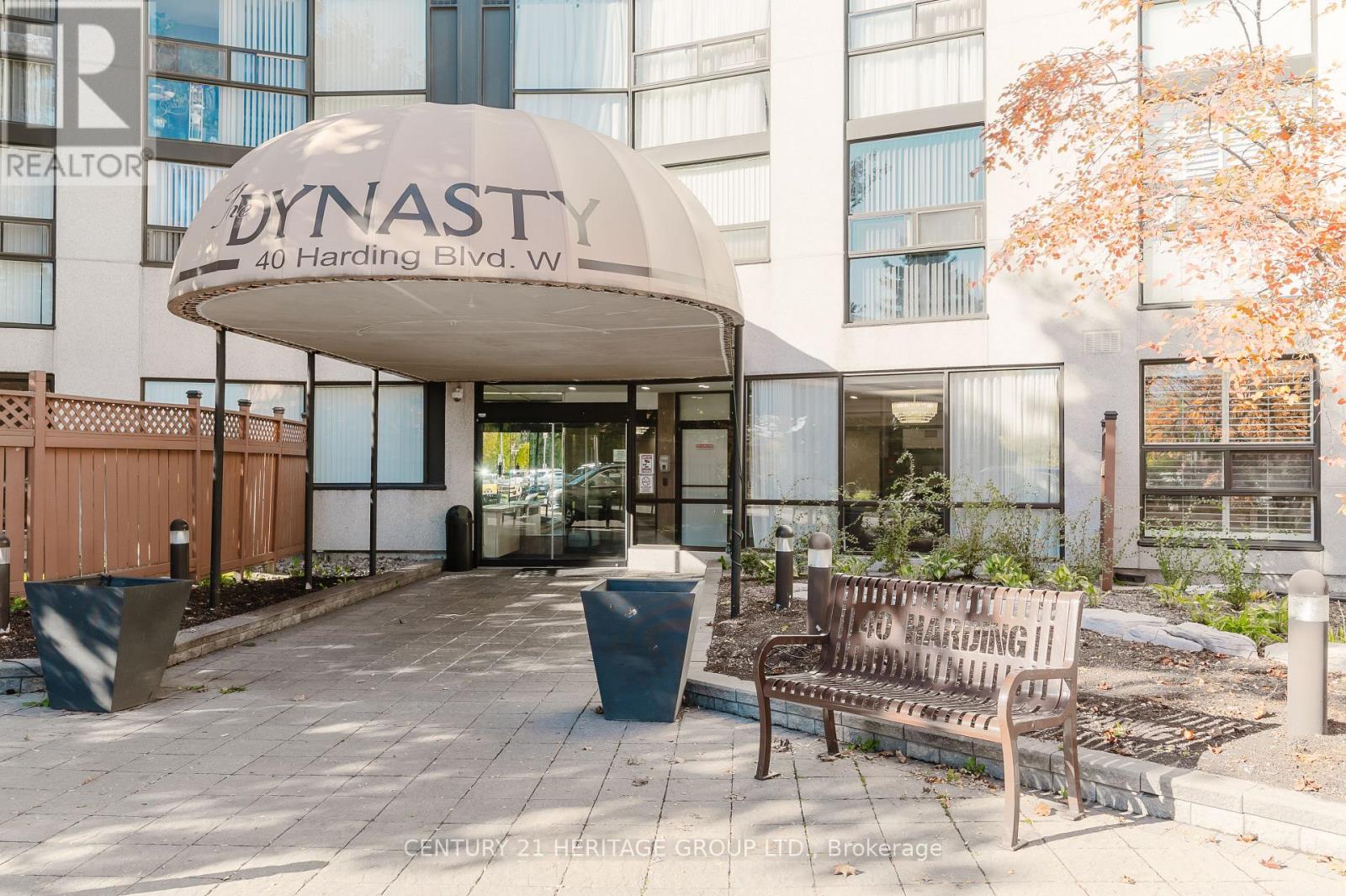 203 - 40 Harding Blvd Boulevard W, Richmond Hill, Ontario  L4C 9S5 - Photo 3 - N12486383