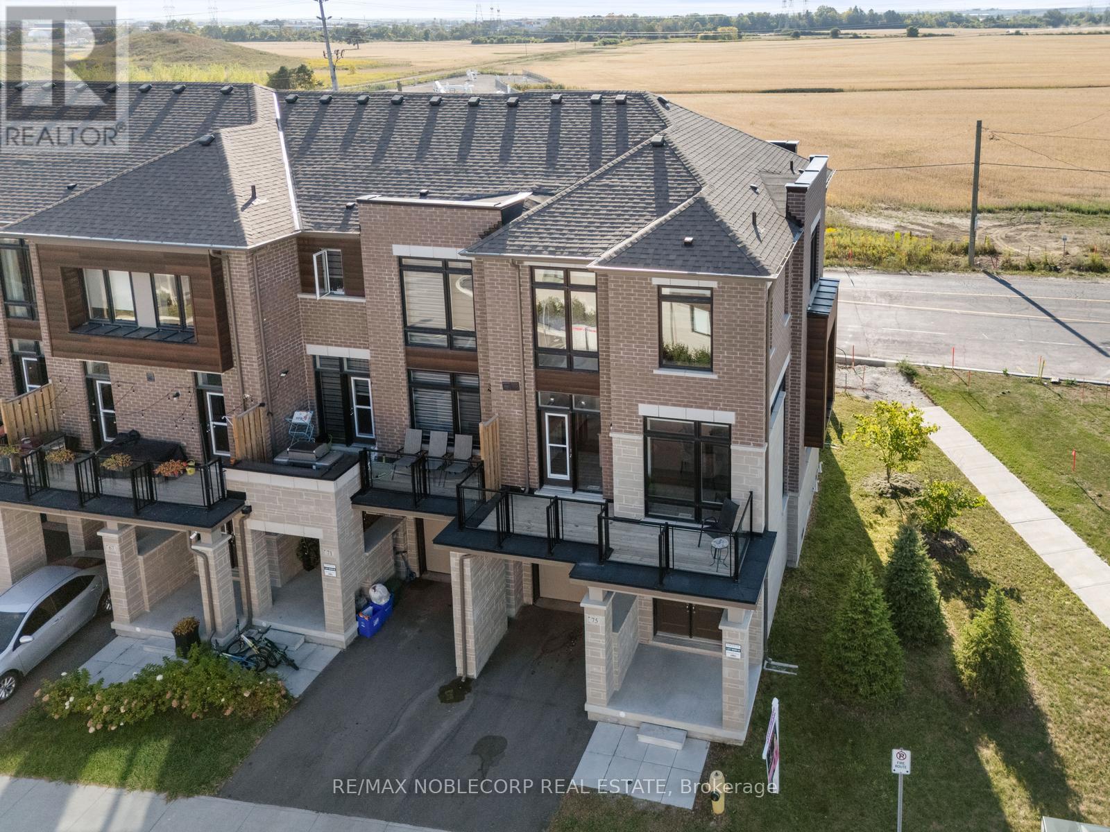 75 Holyrood Crescent, Vaughan, Ontario  L4H 5G2 - Photo 8 - N12487553