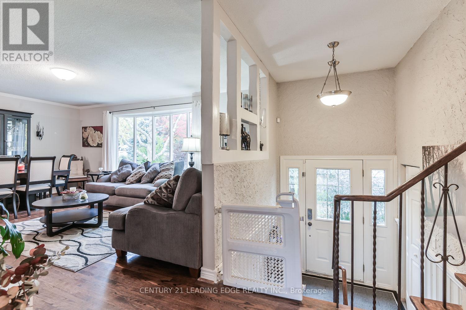 21 Jonathan Street, Uxbridge, Ontario  L9P 1B6 - Photo 6 - N12488034