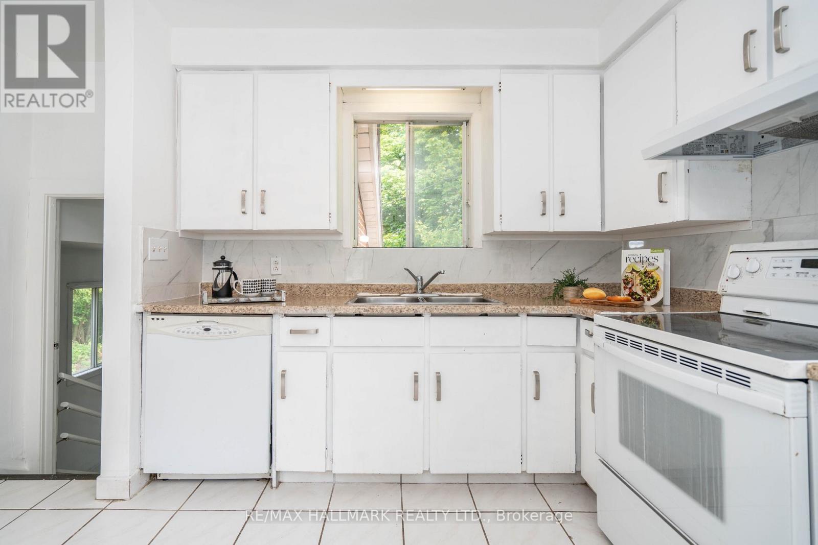 104 Highland Park Boulevard, Markham, Ontario  L3T 1B7 - Photo 15 - N12488352