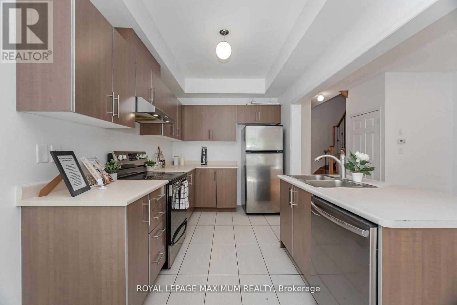 58 Gentile Circle, Vaughan, Ontario  L4H 1G4 - Photo 8 - N12488696