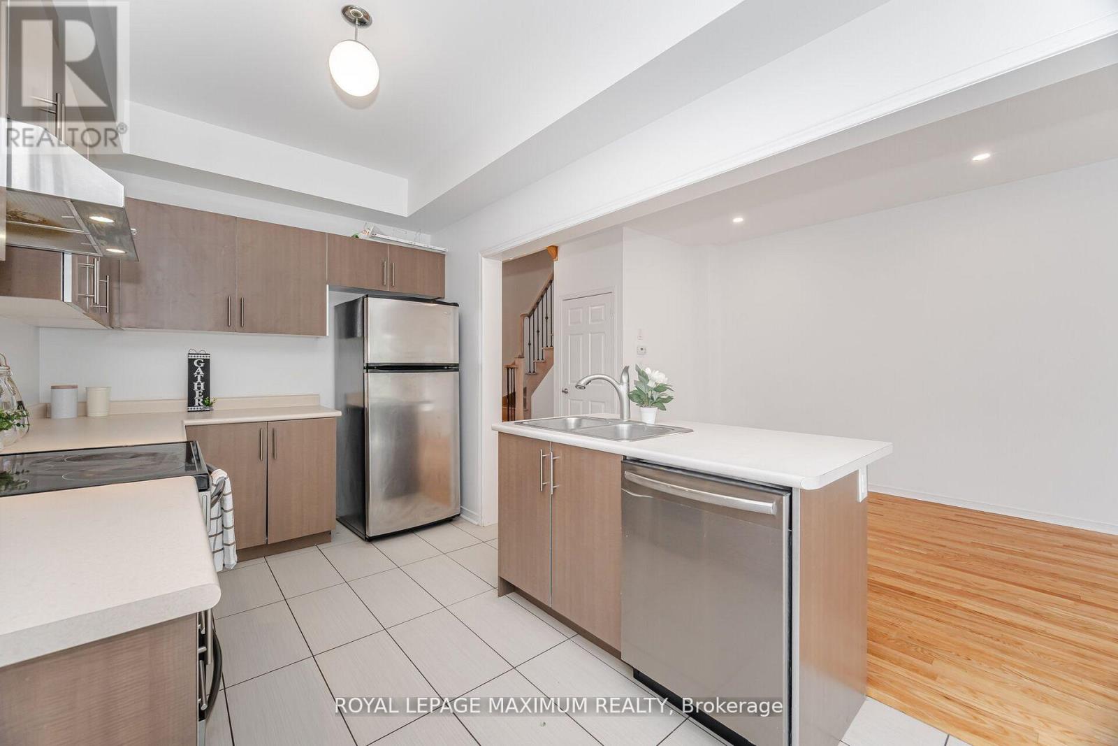 58 Gentile Circle, Vaughan, Ontario  L4H 1G4 - Photo 9 - N12488696