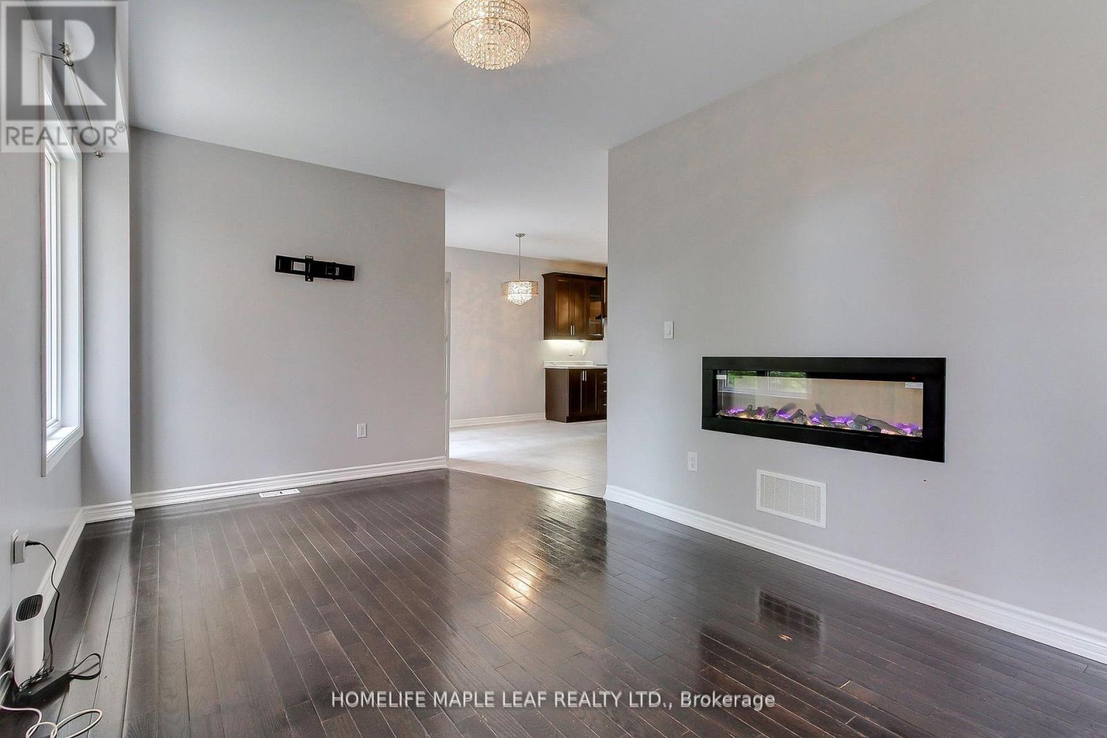 2180 Dawson Crescent, Innisfil, Ontario  L9S 0H1 - Photo 2 - N12553842