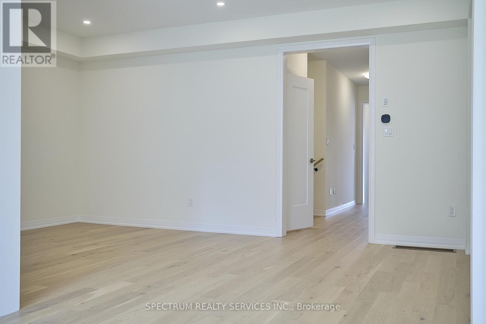 87 Adario Crescent, Vaughan, Ontario L4H 4P7 - Photo 5 - N12554060