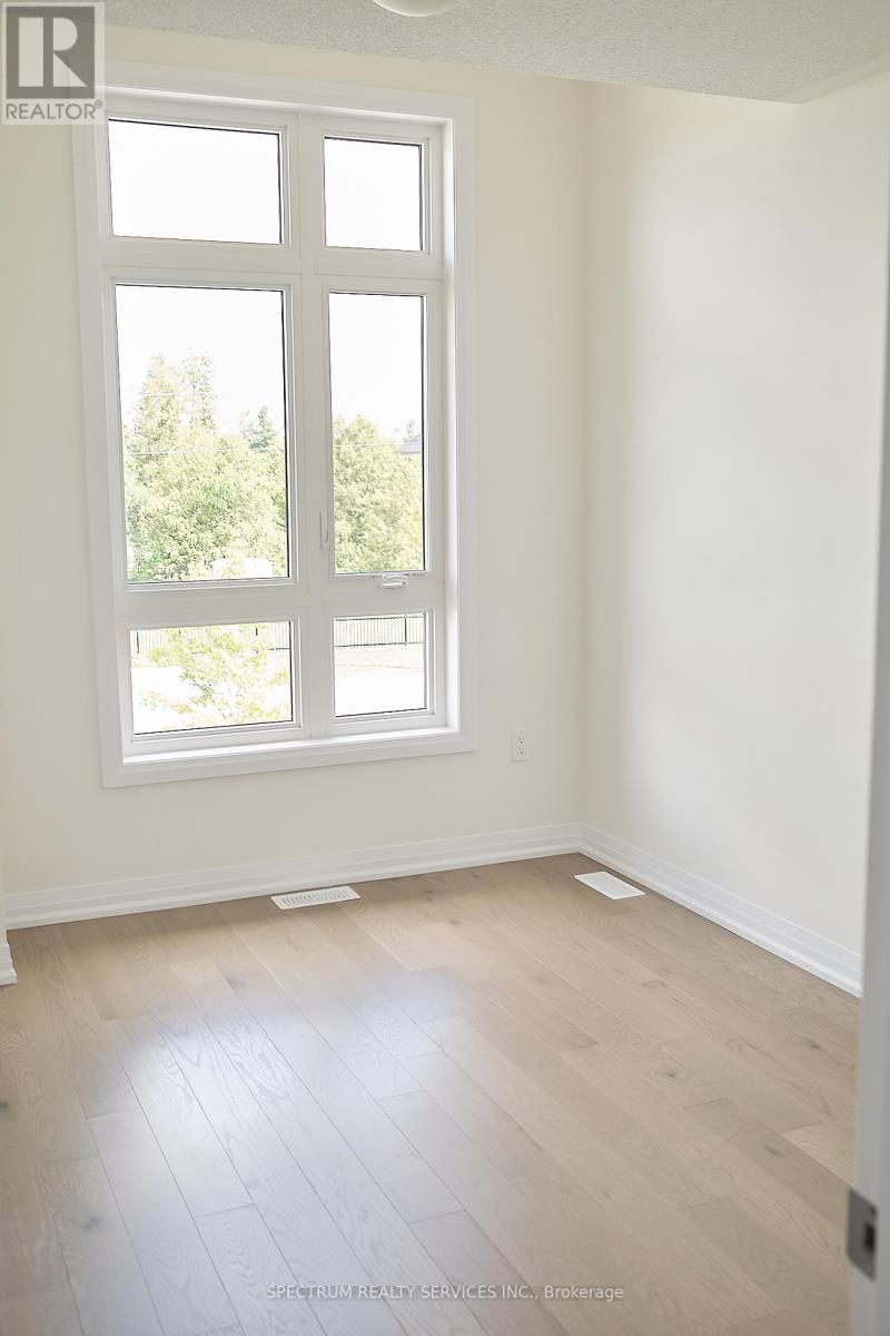 132 Adario Crescent, Vaughan, Ontario  L4H 4P7 - Photo 11 - N12554048