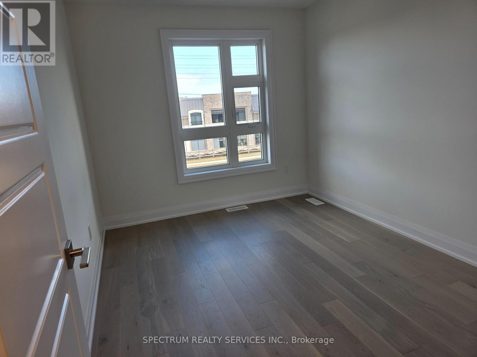 84 Adario Crescent, Vaughan, Ontario L4H 4P7 - Photo 7 - N12554086