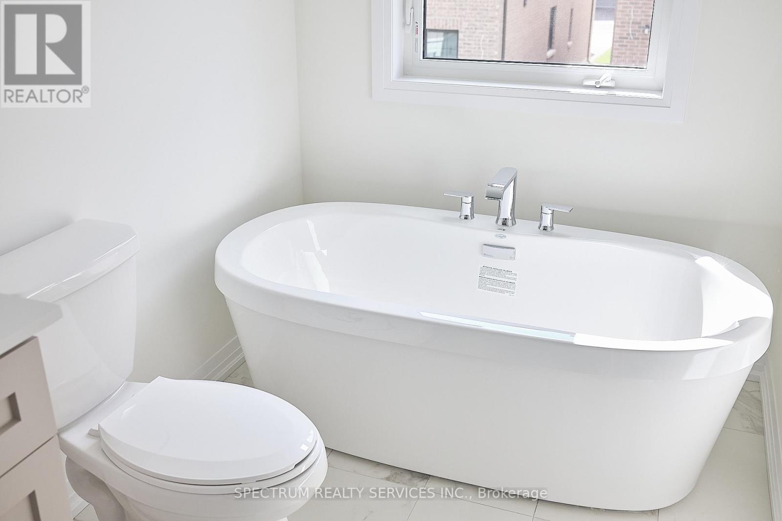 87 Adario Crescent, Vaughan, Ontario L4H 4P7 - Photo 11 - N12554060