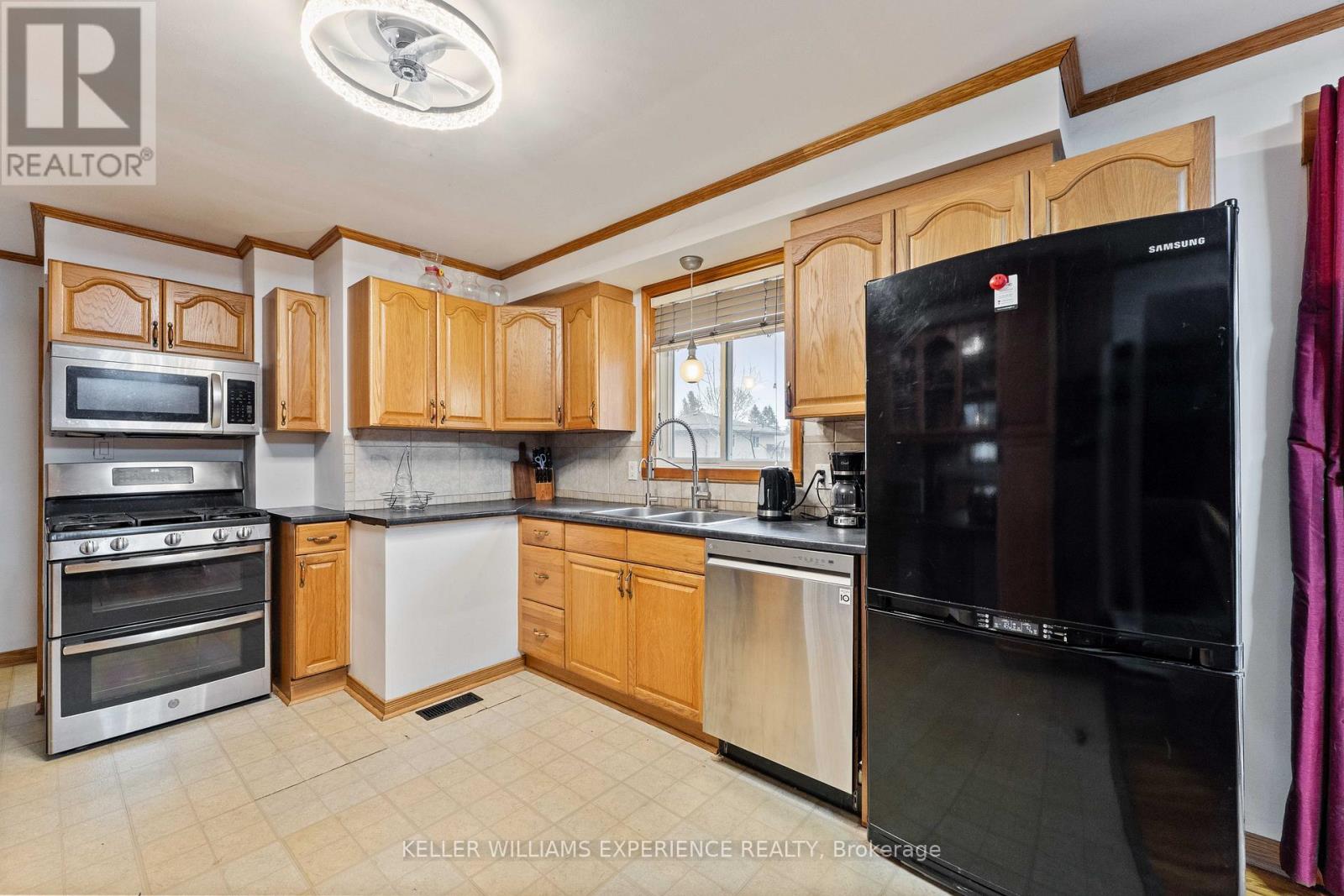 246 Calford Street, Essa, Ontario  L0M 1B0 - Photo 9 - N12554762