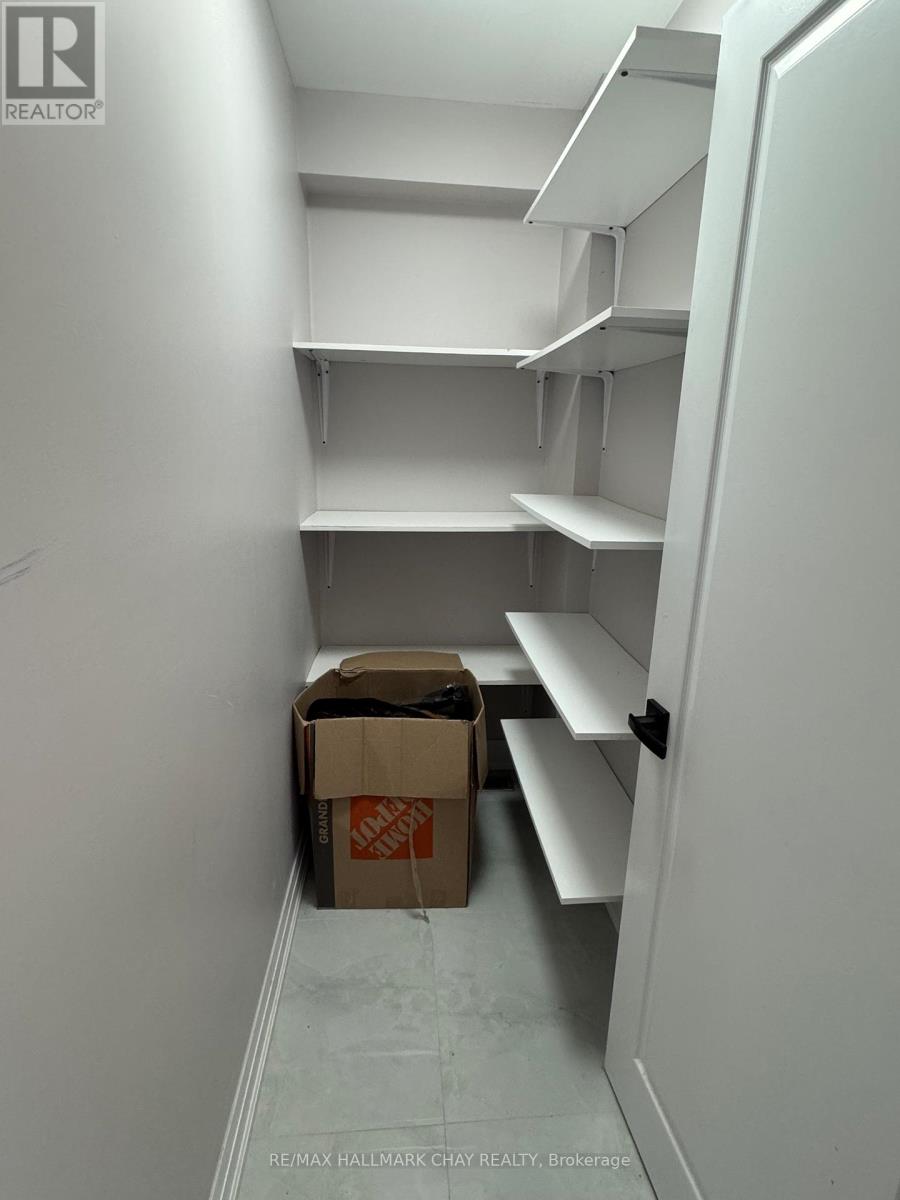 49 Catherine Drive, Barrie (Painswick South), Ontario  L4N 0Y5 - Photo 8 - S12536958