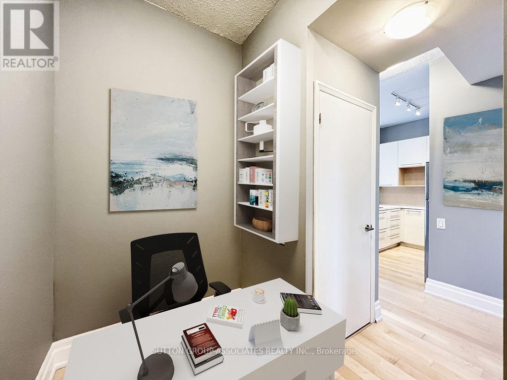 1909 - 21 Carlton Street, Toronto, Ontario  M5B 1L3 - Photo 5 - C12738126