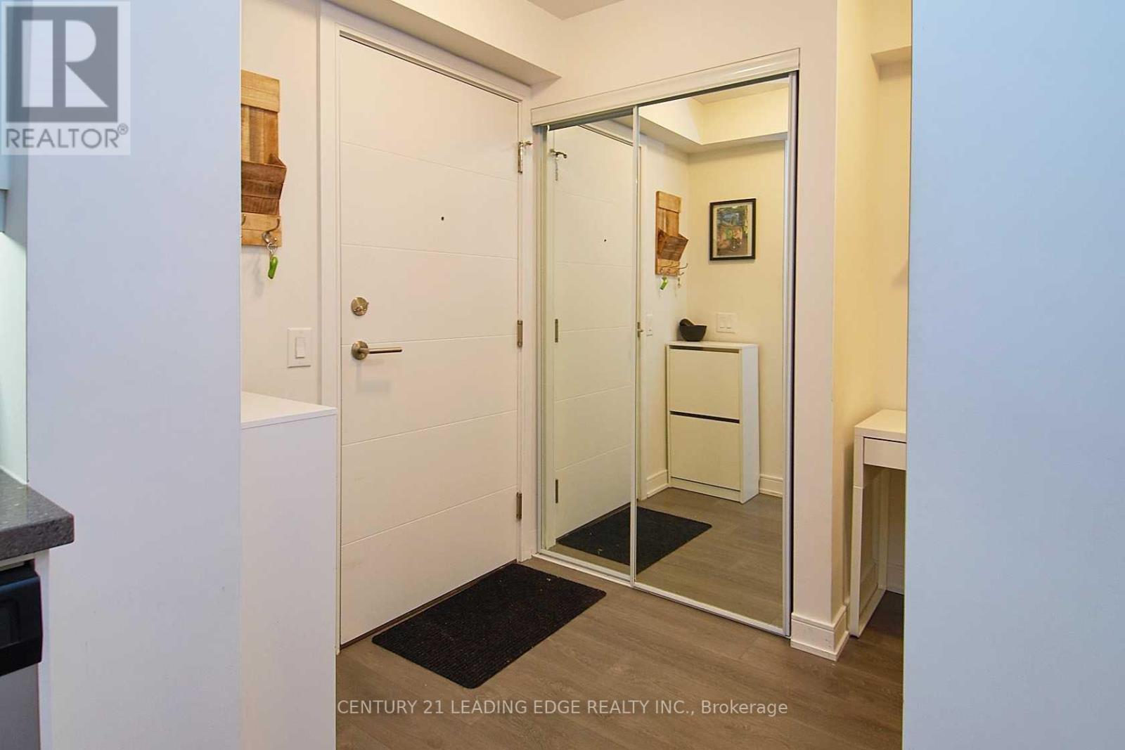 1001 - 525 Adelaide Street W, Toronto, Ontario  M5V 0N7 - Photo 3 - C12738164