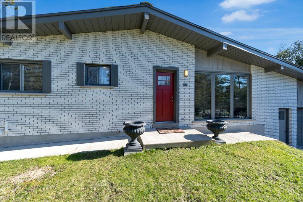 71 Bay Sands Drive, Wasaga Beach, Ontario  L9Z 1V1 - Photo 2 - S12554768