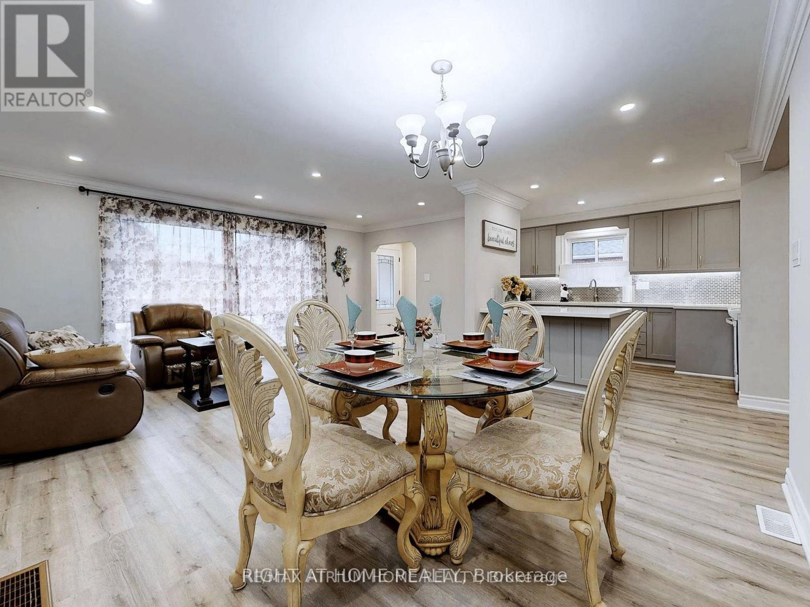 Main Floor - 347 Osiris Drive, Richmond Hill, Ontario  L4C 2P6 - Photo 4 - N12738212