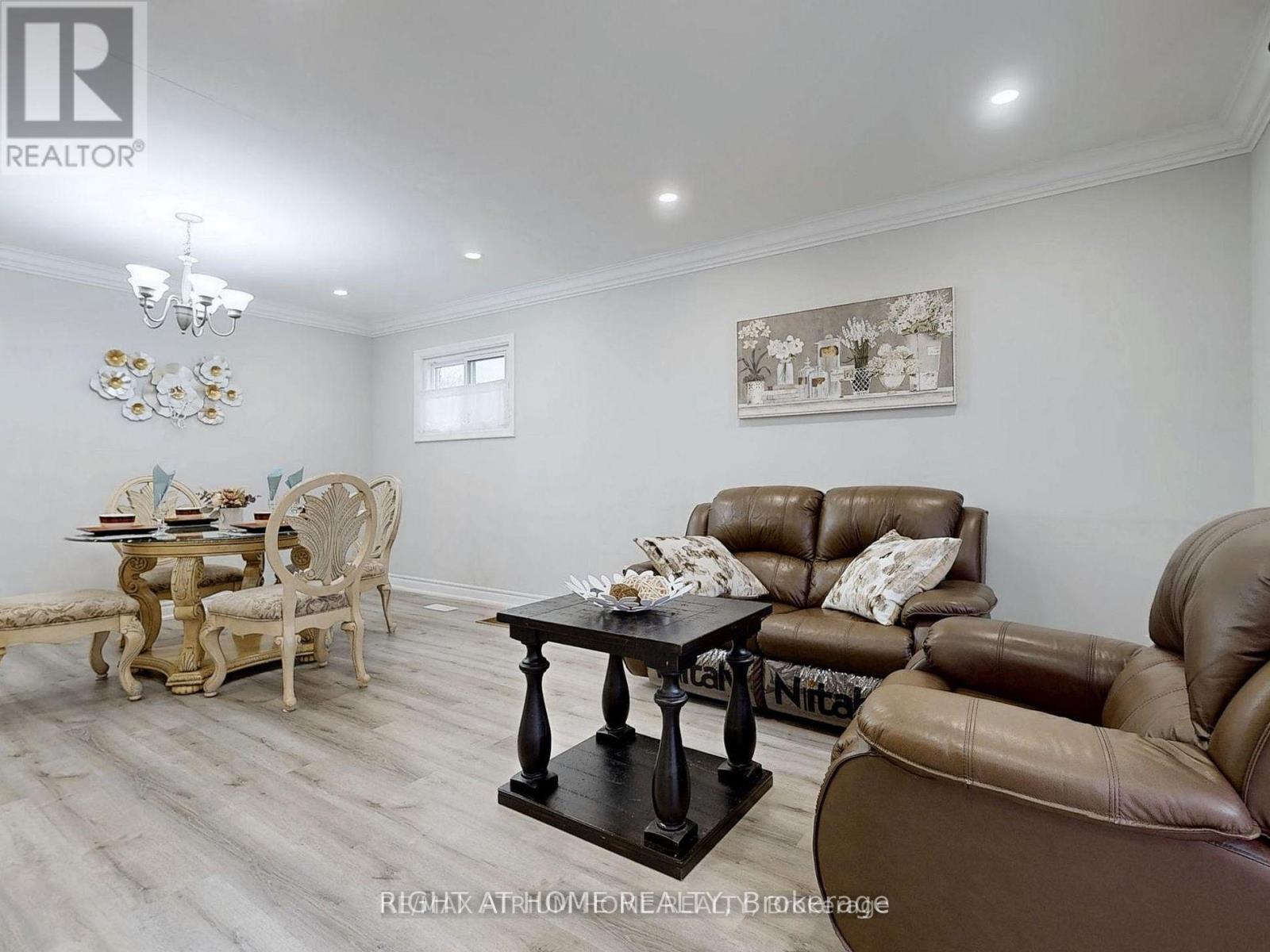 Main Floor - 347 Osiris Drive, Richmond Hill, Ontario  L4C 2P6 - Photo 5 - N12738212