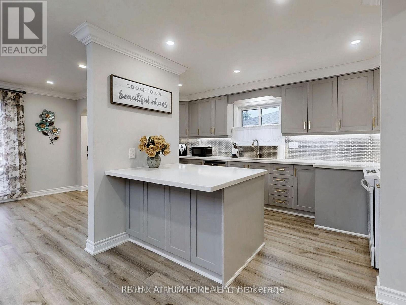 Main Floor - 347 Osiris Drive, Richmond Hill, Ontario  L4C 2P6 - Photo 8 - N12738212