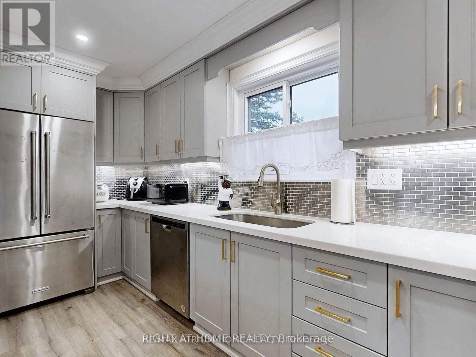 Main Floor - 347 Osiris Drive, Richmond Hill, Ontario  L4C 2P6 - Photo 9 - N12738212