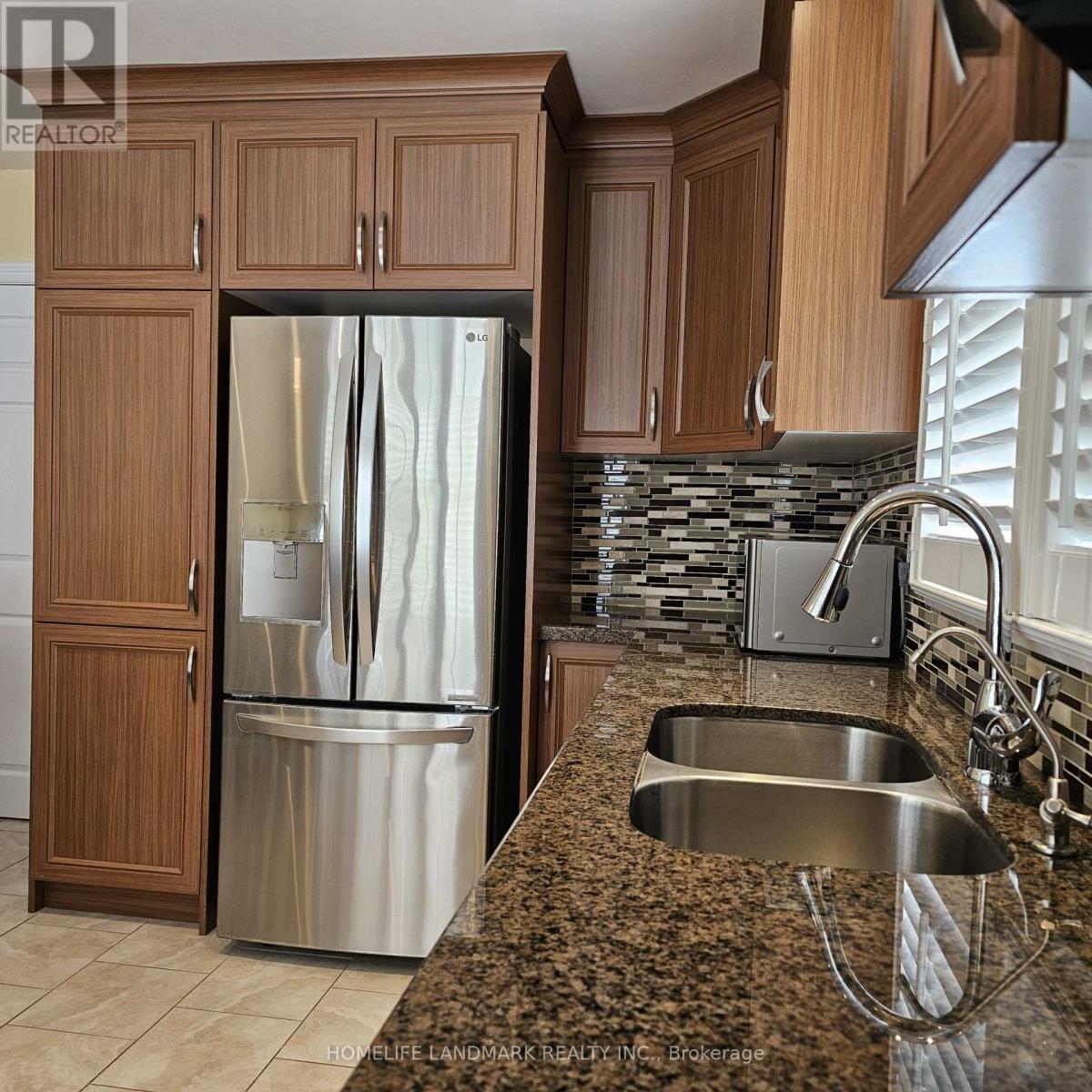 3666 Sawmill Valley Drive, Mississauga, Ontario  L5L 2P6 - Photo 11 - W12427447