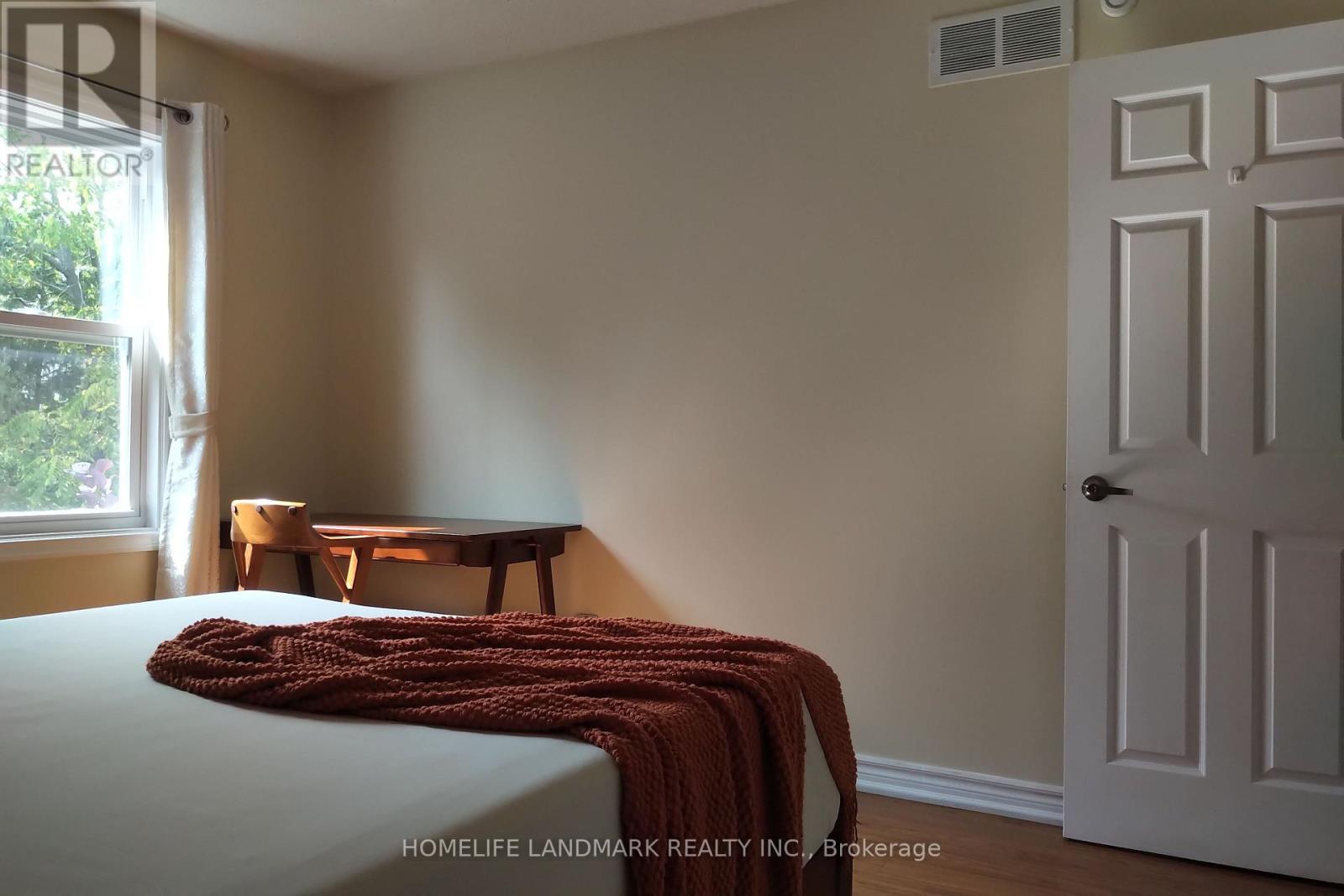 3666 Sawmill Valley Drive, Mississauga, Ontario  L5L 2P6 - Photo 17 - W12427447